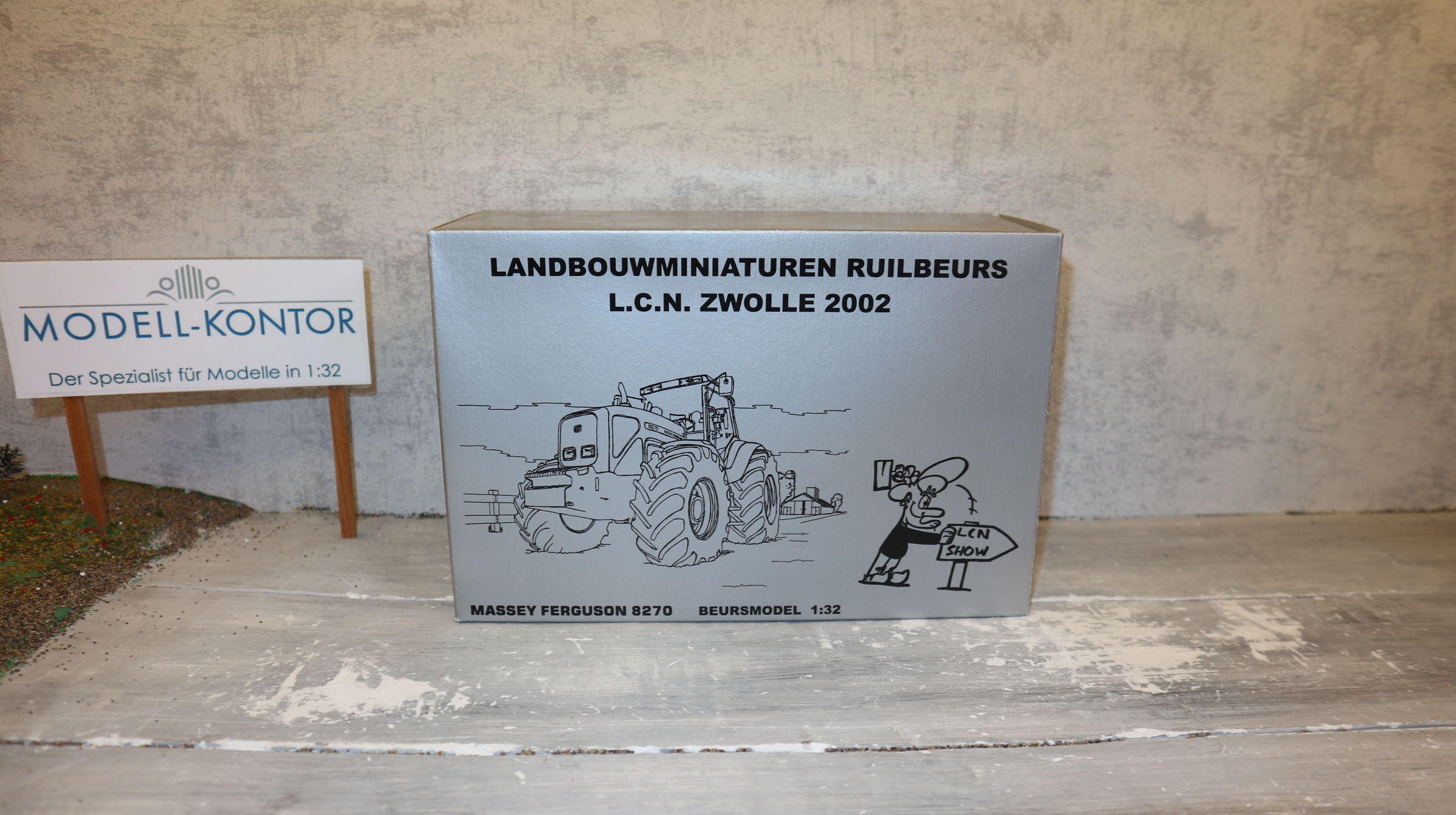 Siku 3251 in 1:32, Massey Ferguson 8270  LCN 2002, NEU in OVP