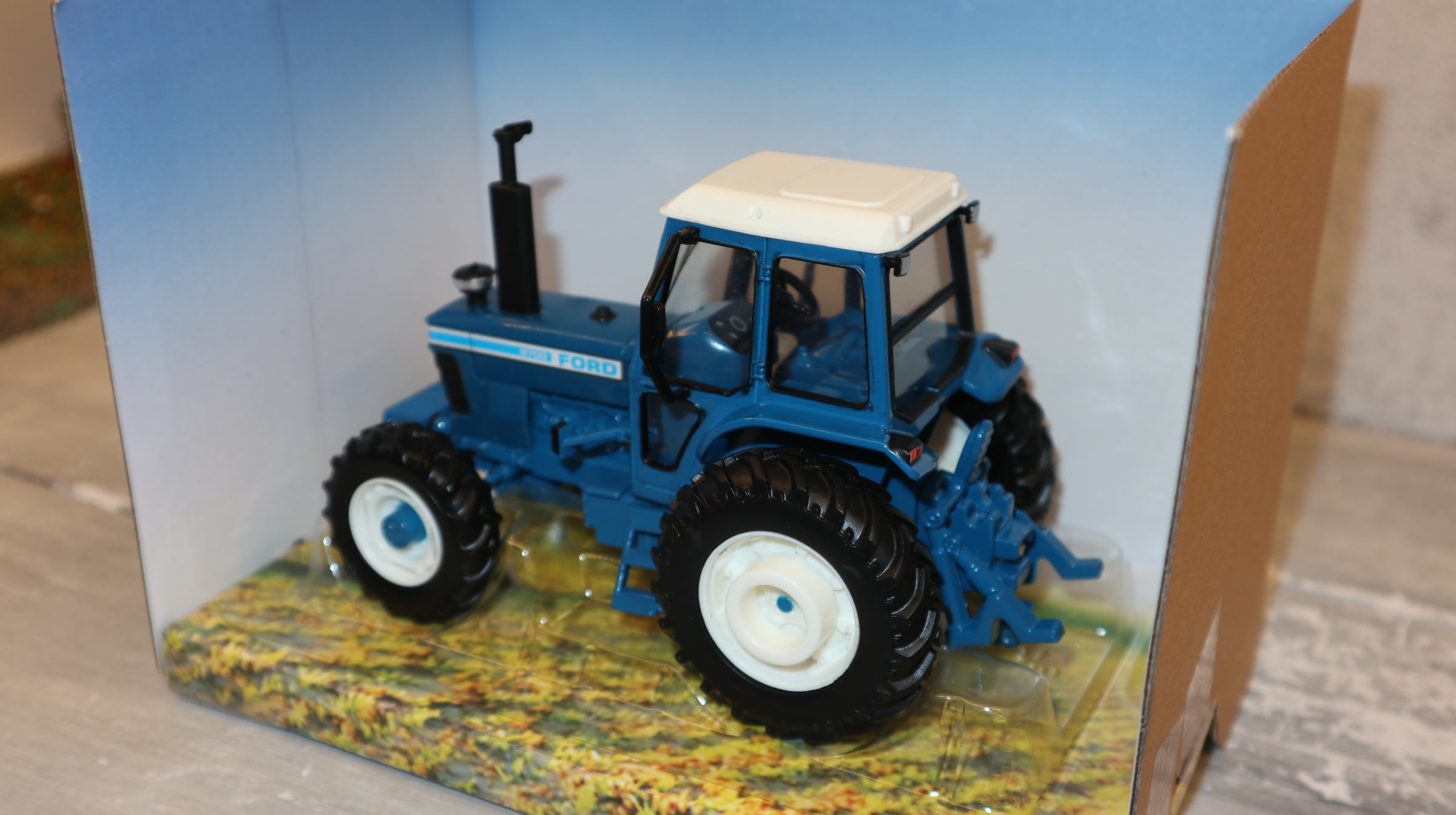 Britains 43410 in 1:32,  Ford 9700 4WD BLAU, nur 1851 Modelle, NEU in OVP