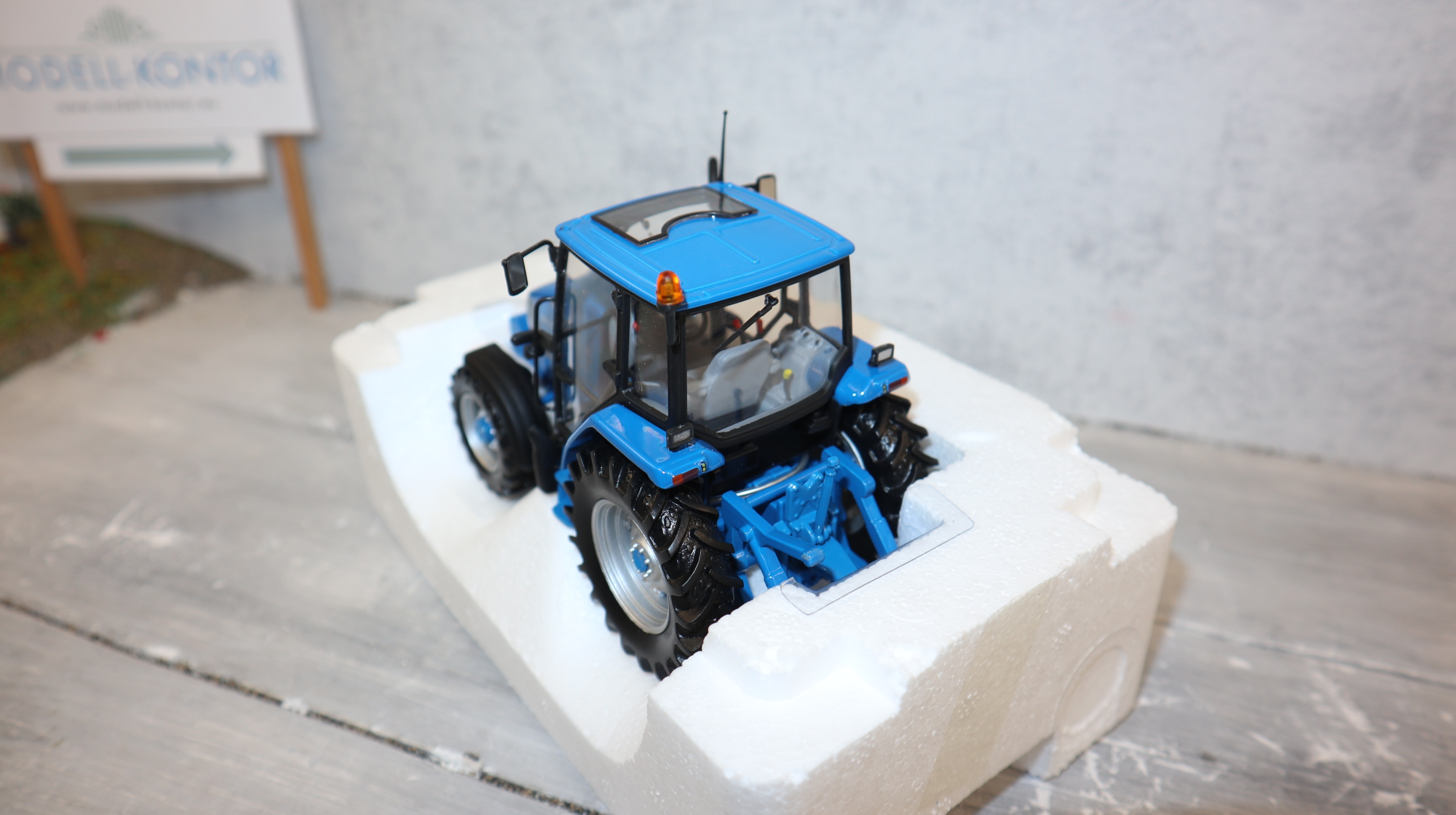 UH 2391 in 1:32,  Mc Cormik CX 105 in BLAU, Sondermodell aus UK, NEU in OVP