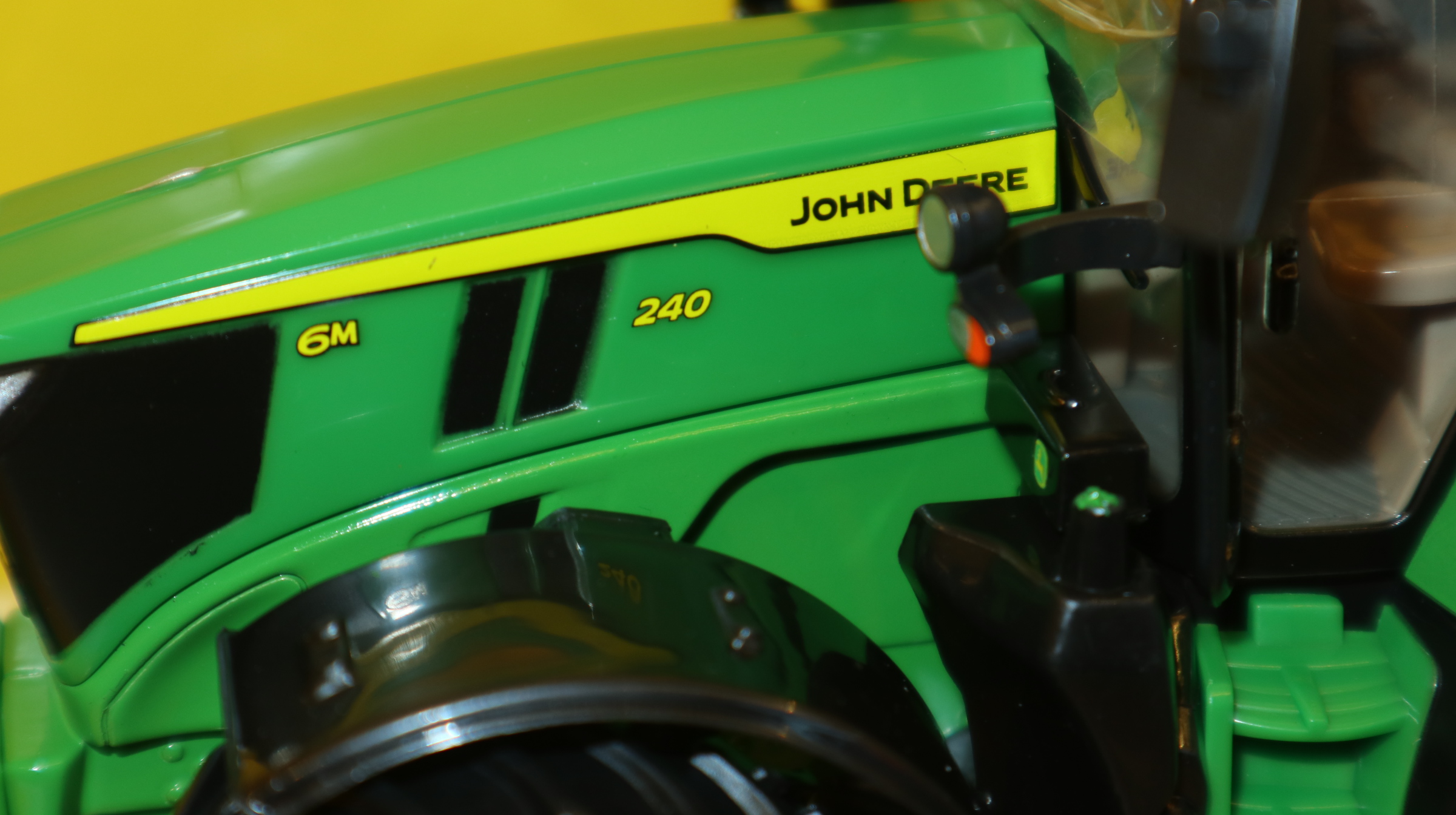 Britains 43406 in 1:32,  John Deere 6M 240, NEU  in OVP