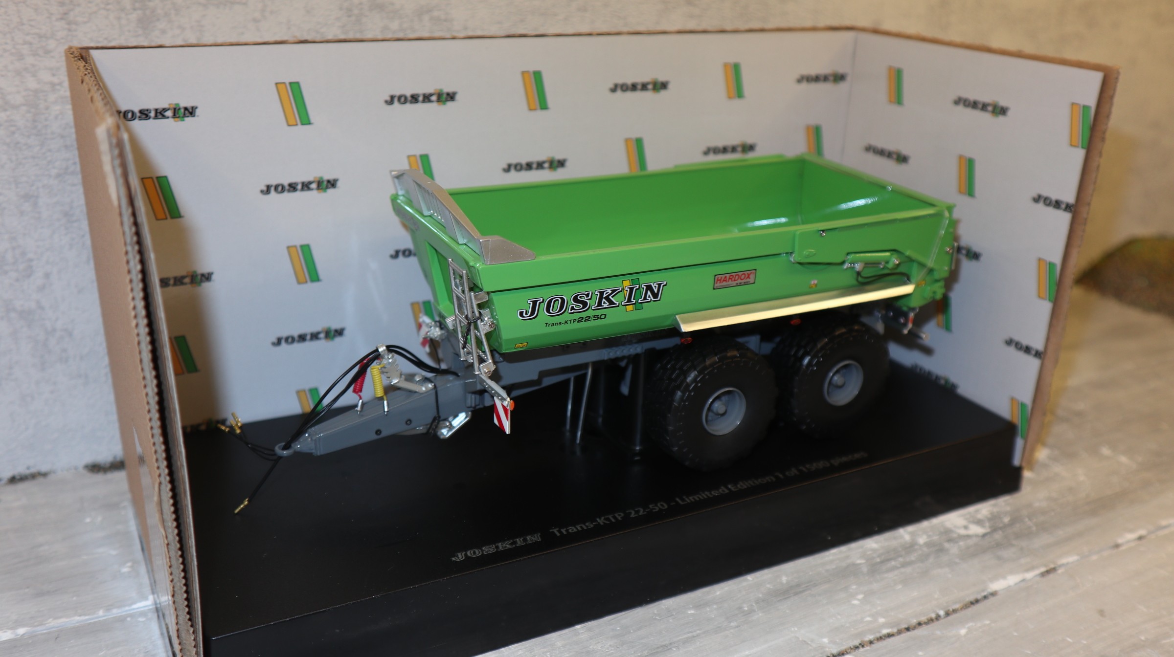 Universal Hobbies UH 6803 in 1:32, Joskin Trans-KTP 22-50 GREEN Edition,  NEU in OVP