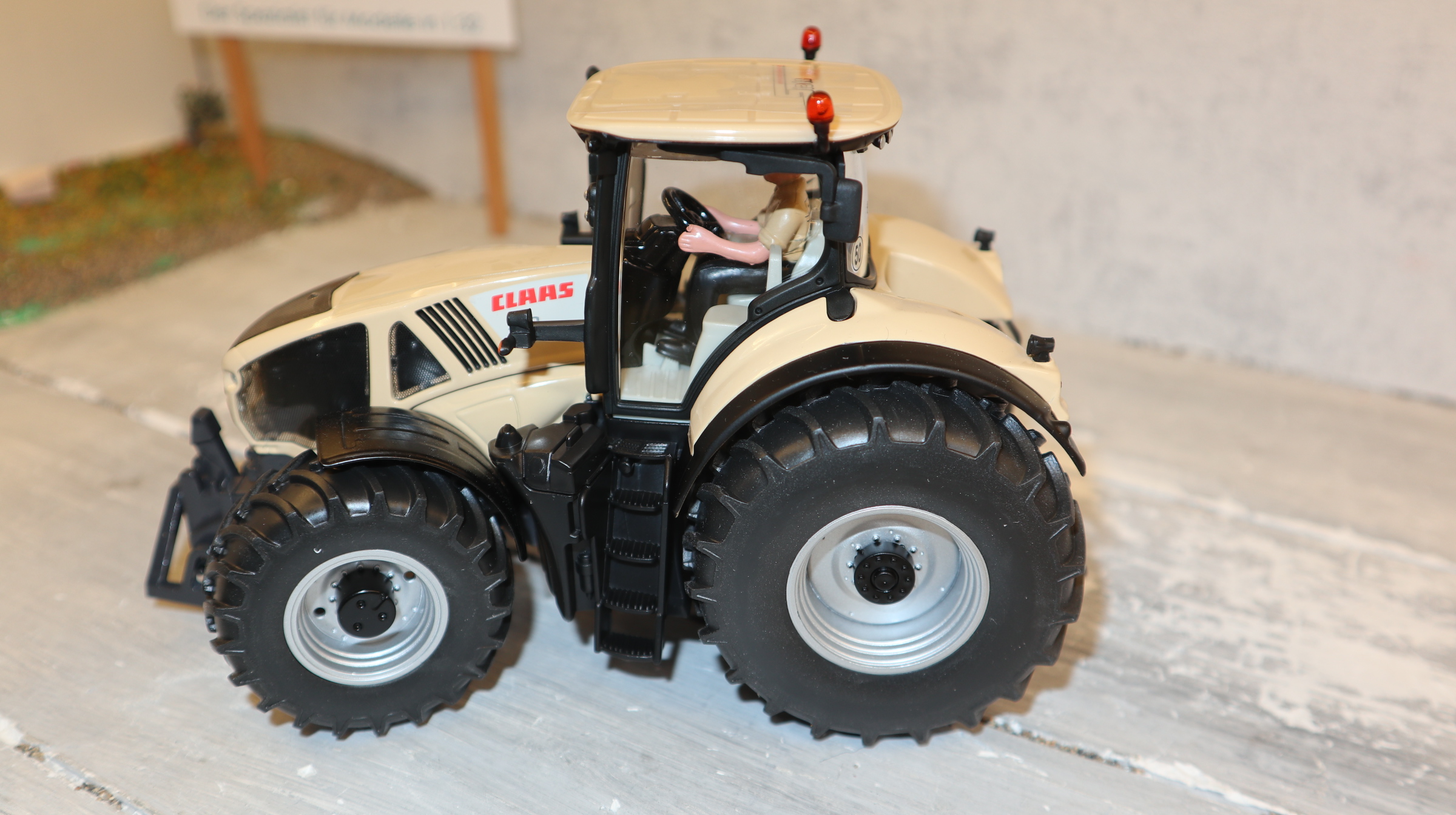 Siku 3280 in 1:32, Claas Axion 950 STOTZ beige, NEU in OVP