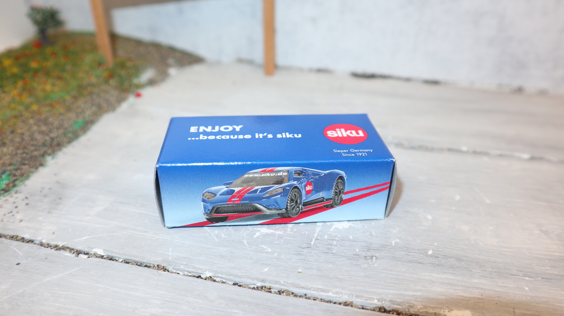 Siku 1526  in 1:55,  Ford GT in Matt-Blau , Sondermodelle, auch Sonderschachtel, NEU in OVP