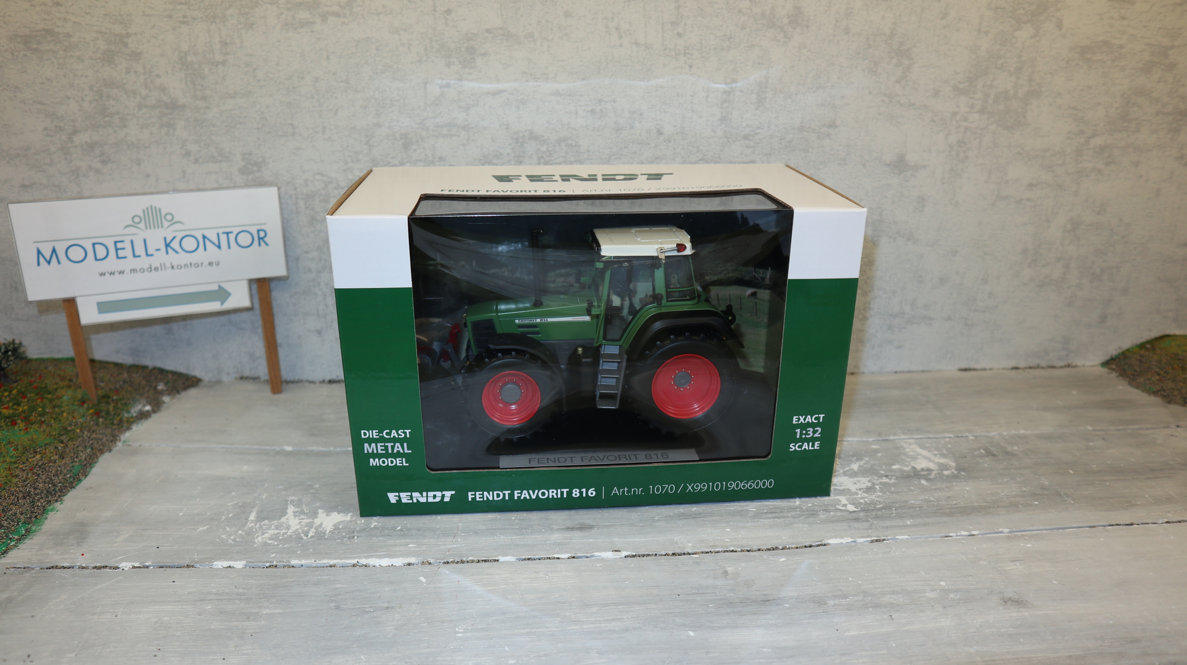 Weise Toys 1070 in 1:32 Fendt Favorit 816 ,  in Fendt-Werbe-Verpackung , NEU in OVP