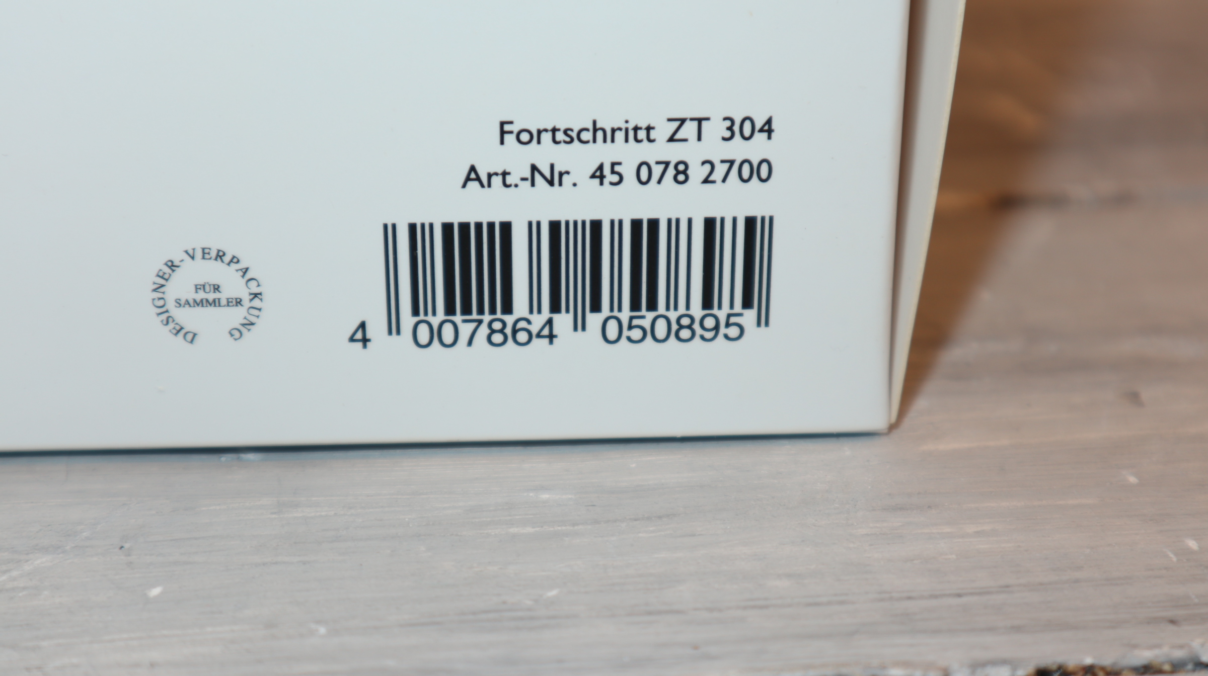 Schuco 7827 in 1:32 Fortschritt ZT 304, NEU in OVP