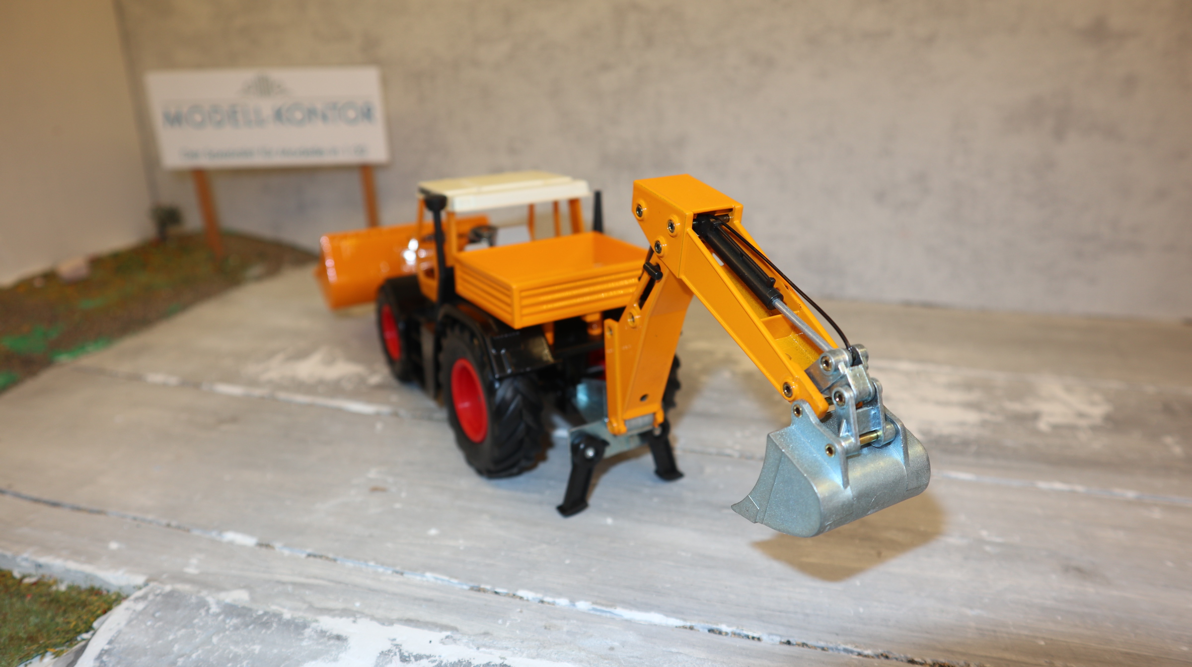 Siku 3953 in 1:32,  Fendt Xylon orange Schaufellader und Heckbagger, NEU in OVP