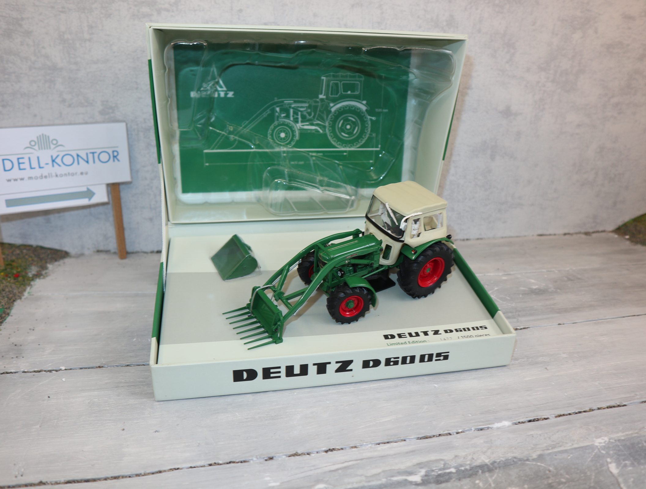 Universal Hobbies 6200 in 1:32 Deutz D60 05 mit Fritzemeier-Verdeck Sonderedition 1500 Stück