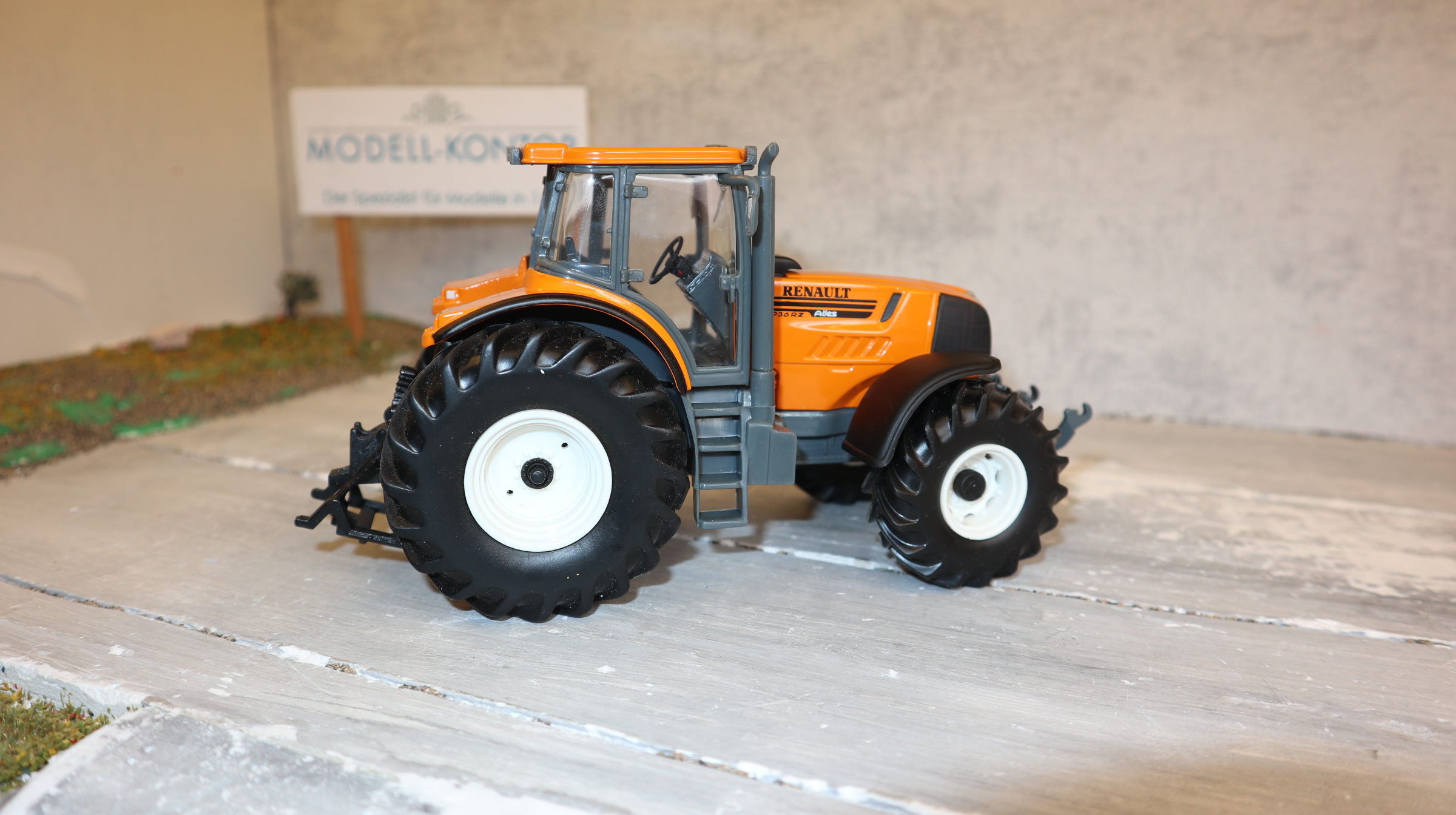 Universal Hobbies UH 2673 in 1:32, Renault Atles 963 RZ, NEU in OVP