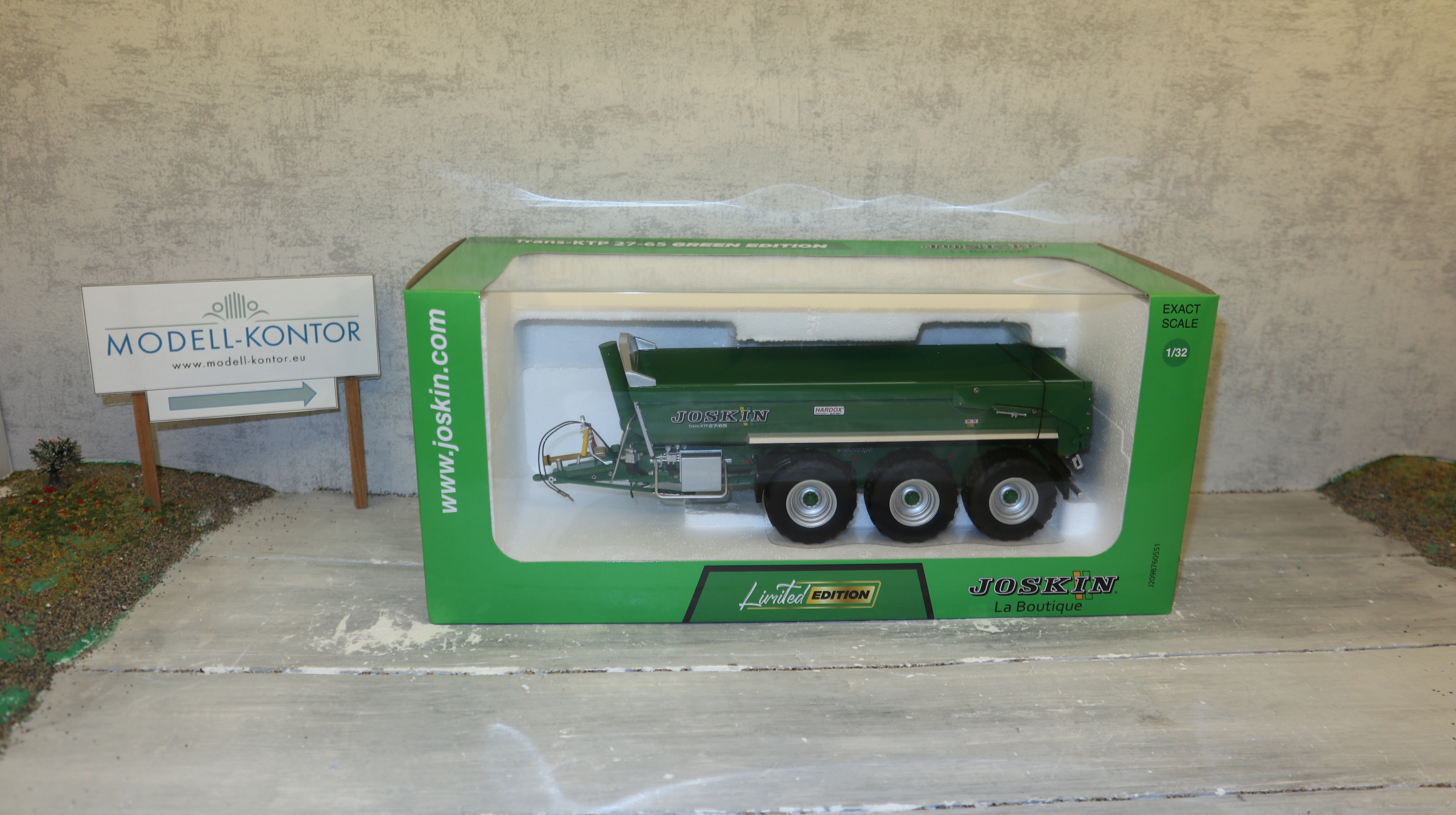 Universal Hobbies UH 6815 in 1:32, Joskin Trans-KTP 27-65, Green Edition,  NEU in OVP