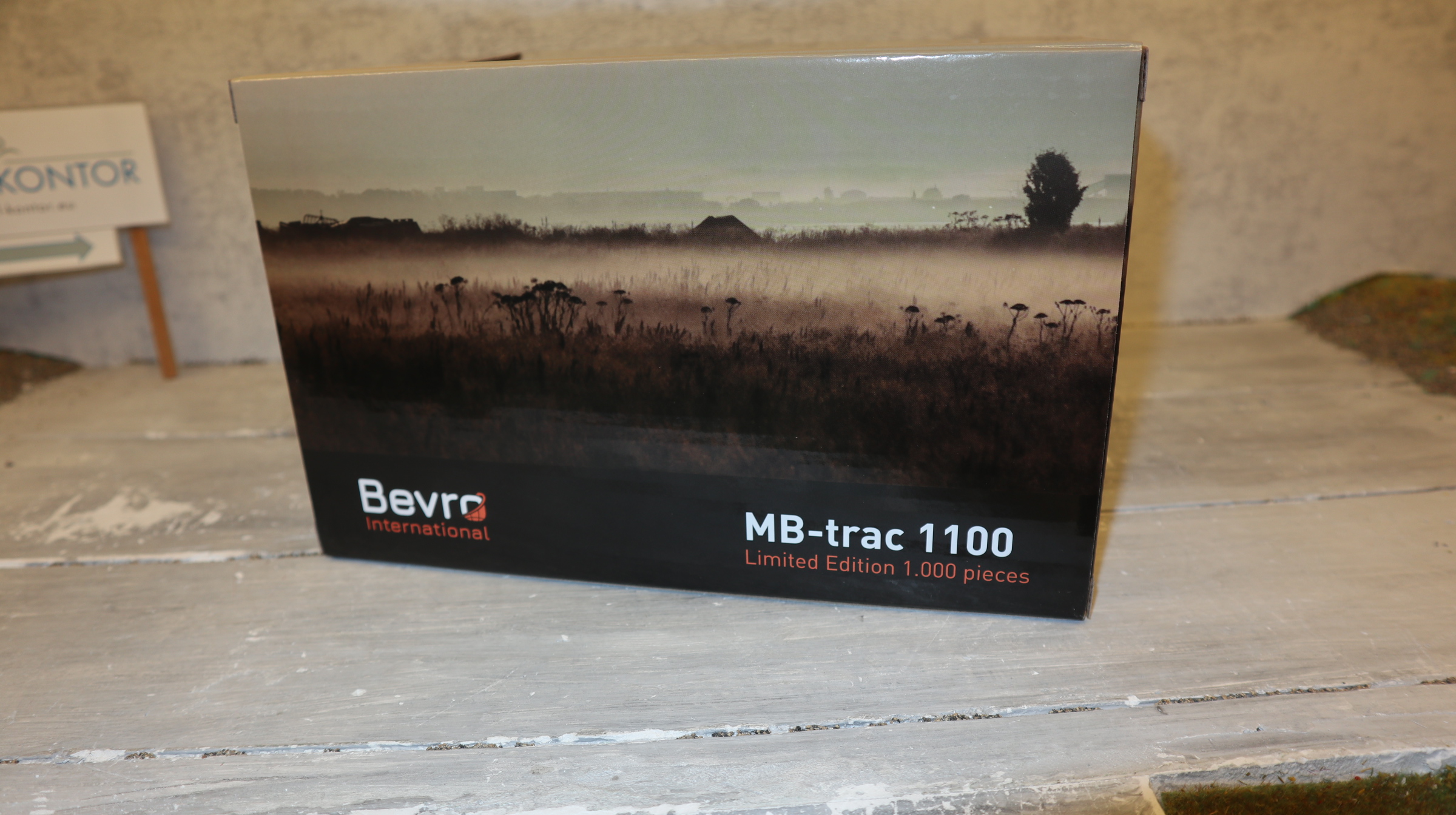 Weise Toys 1088 in 1:32, MB-trac 1100 Pflegereifen grüngelb,  NEU in OVP