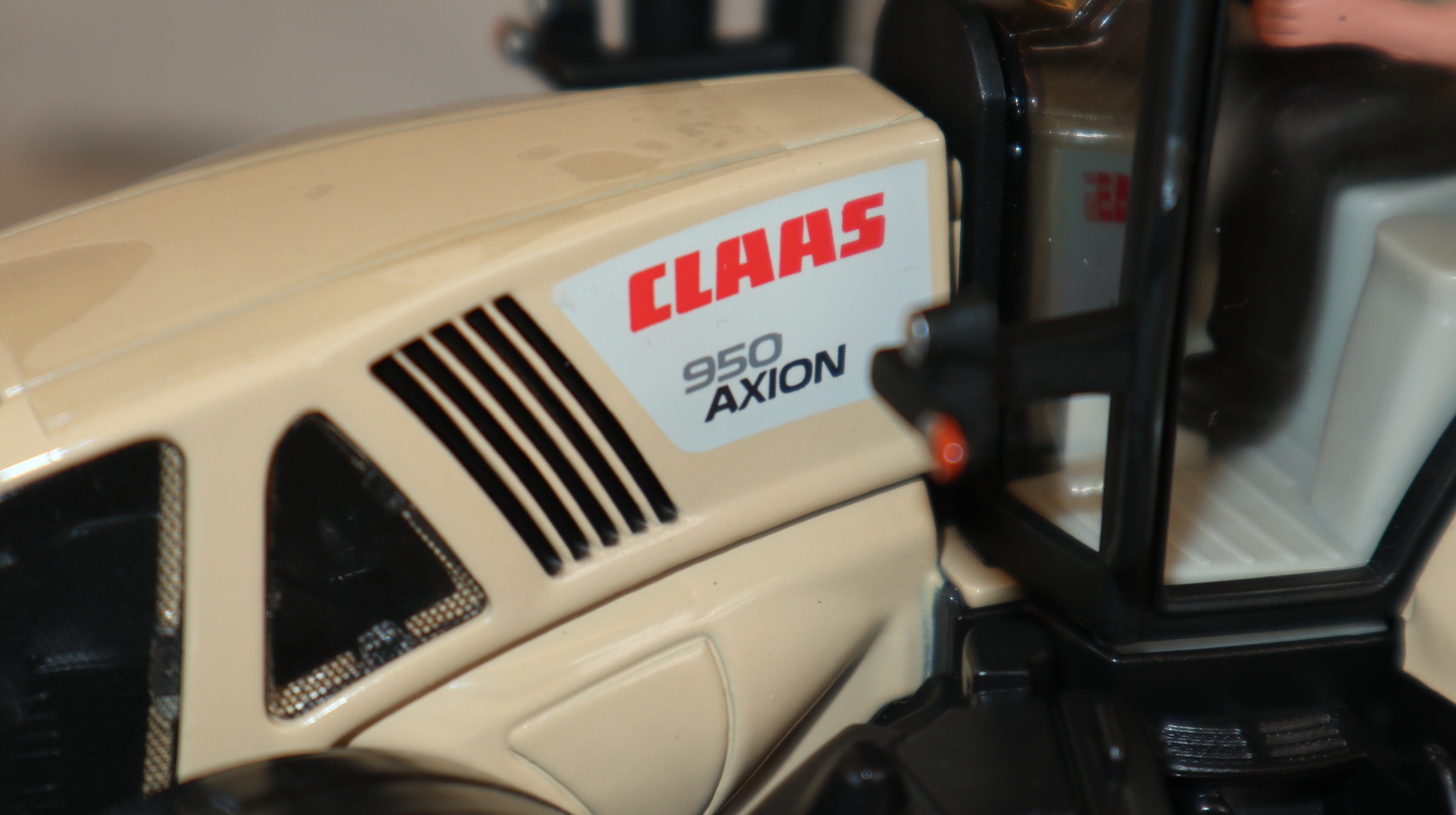 Siku 3280 in 1:32, Claas Axion 950 STOTZ beige, NEU in OVP