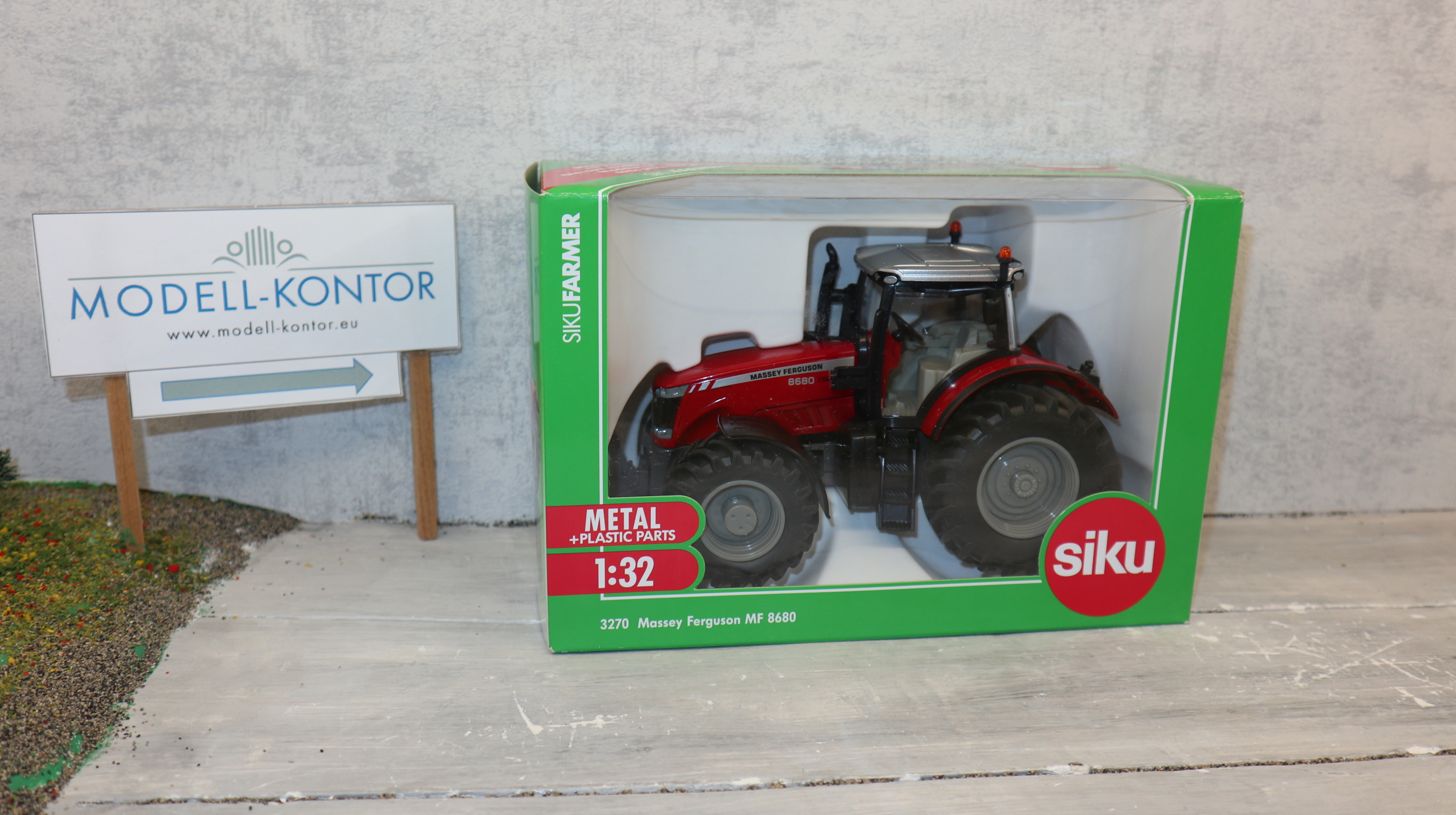 Siku 3270 in 1:32 Massey Ferguson MF 8680 NEU in OVP