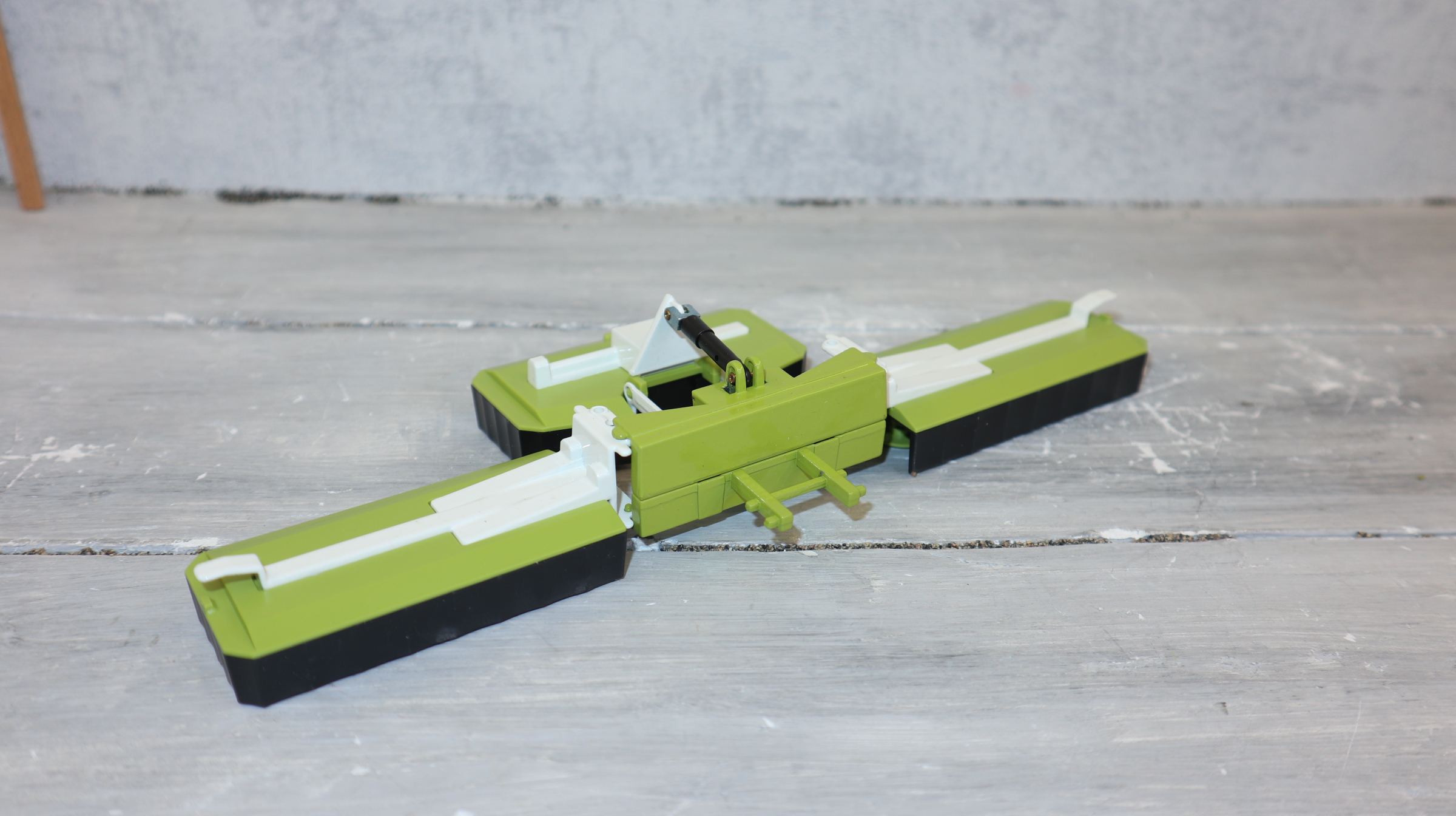 Siku 2265 in 1:32 Claas Heck-Großflächenmäher für Heckanbau, NEU in OVP