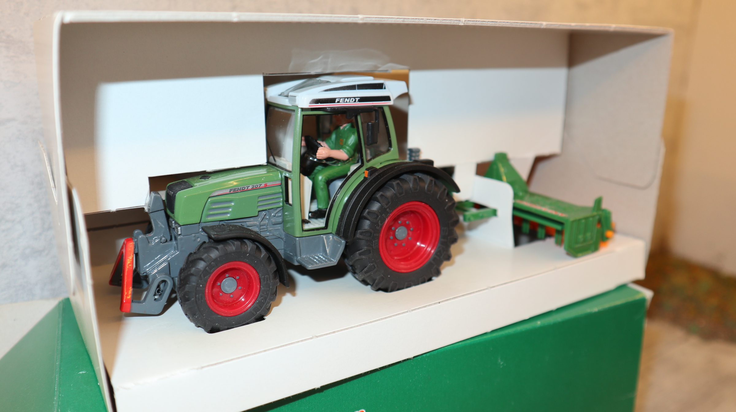 Siku 3052 + 1958 in 1:32, Amazone-Set Fendt 207 S mit Kreiselgrubber, NEU in OVP