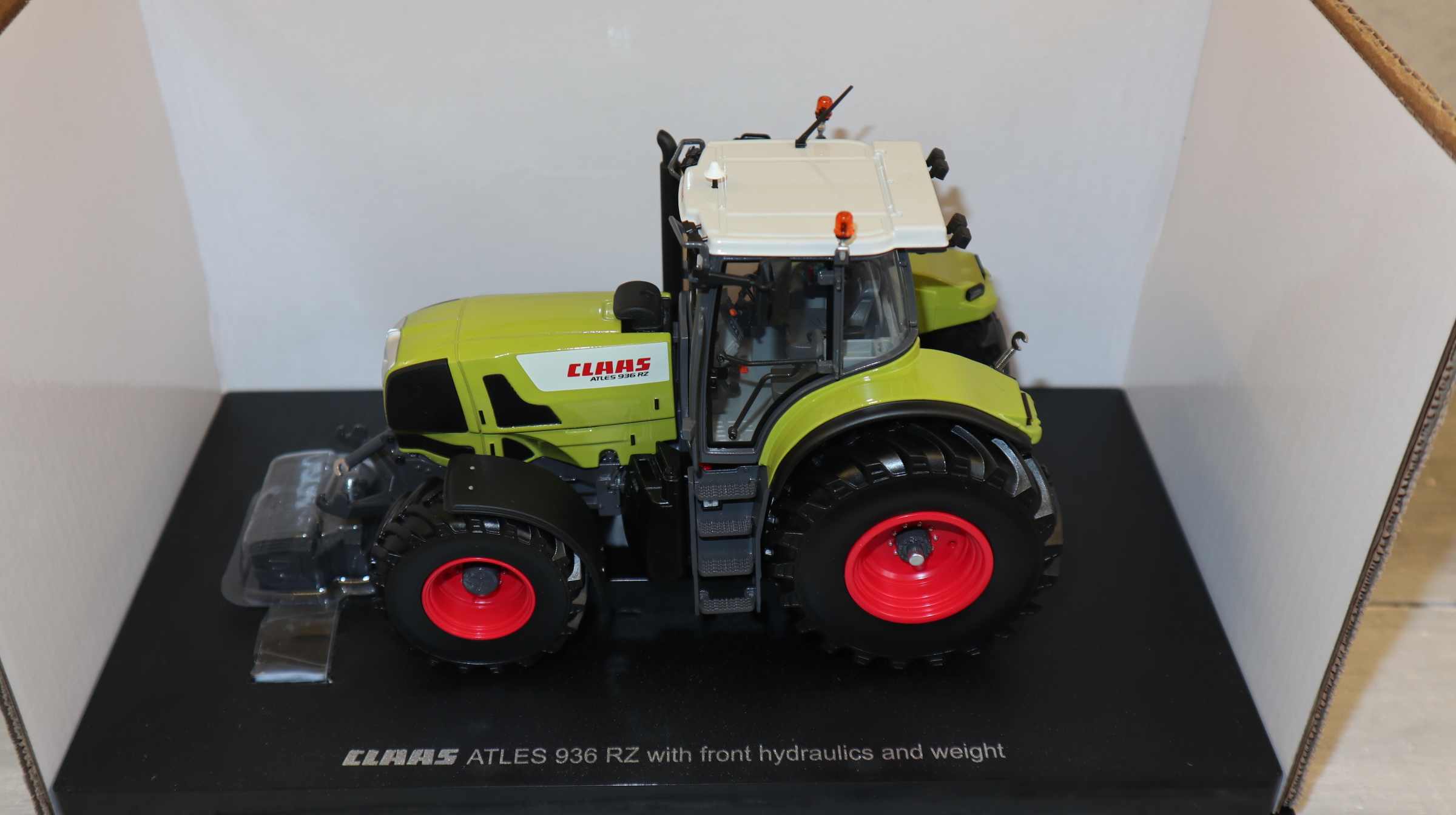 Universal Hobbies UH 02678510 in 1:32, Claas ATLES 936 RZ, NEU in OVP