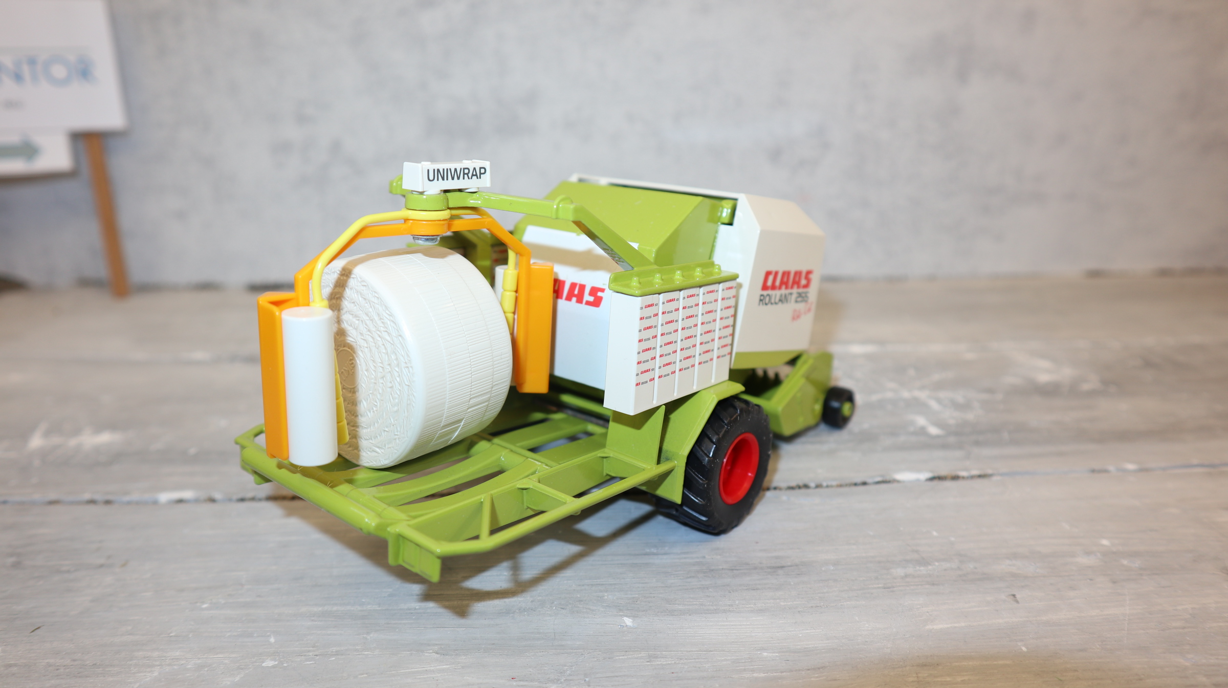 Siku 2453 in 1:32,  Claas Uniwrap, Neu in OVP