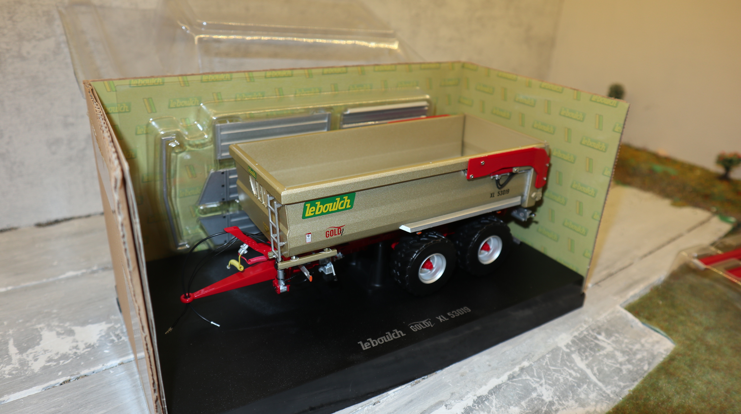 Universal Hobbies UH 6837 in 1:32, Leboulch Gold2 XL 53D19  NEU in OVP