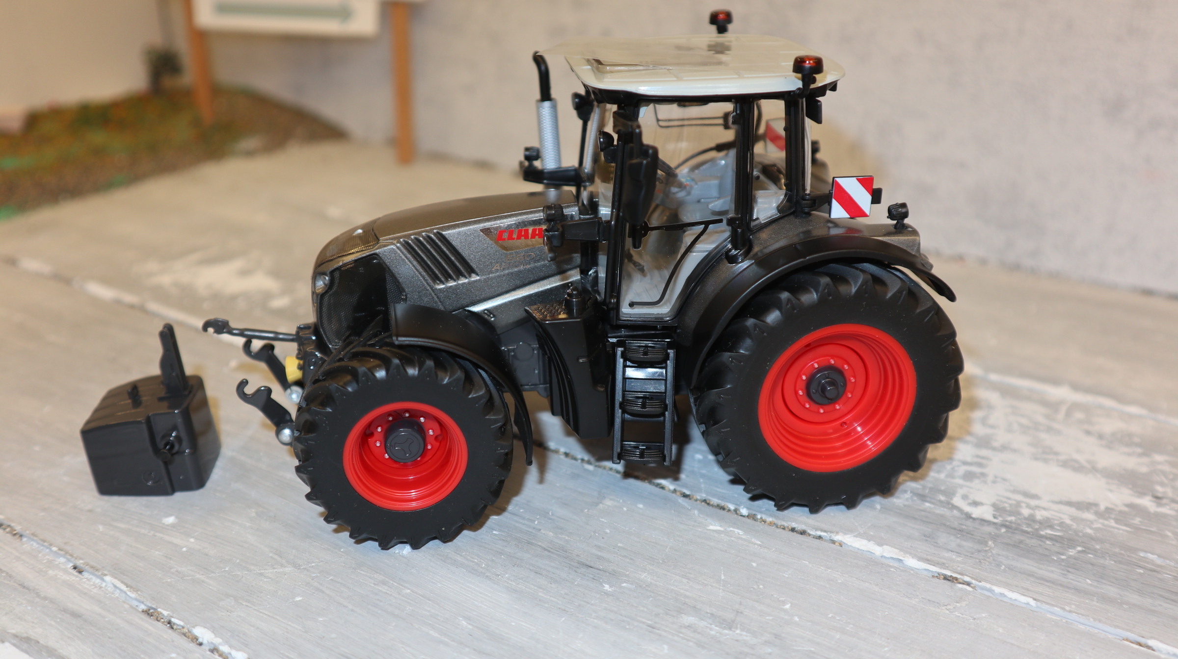 Wiking 02574710 in 1:32,  Claas Arion 660 Gunmetal Grey, NEU in OVP