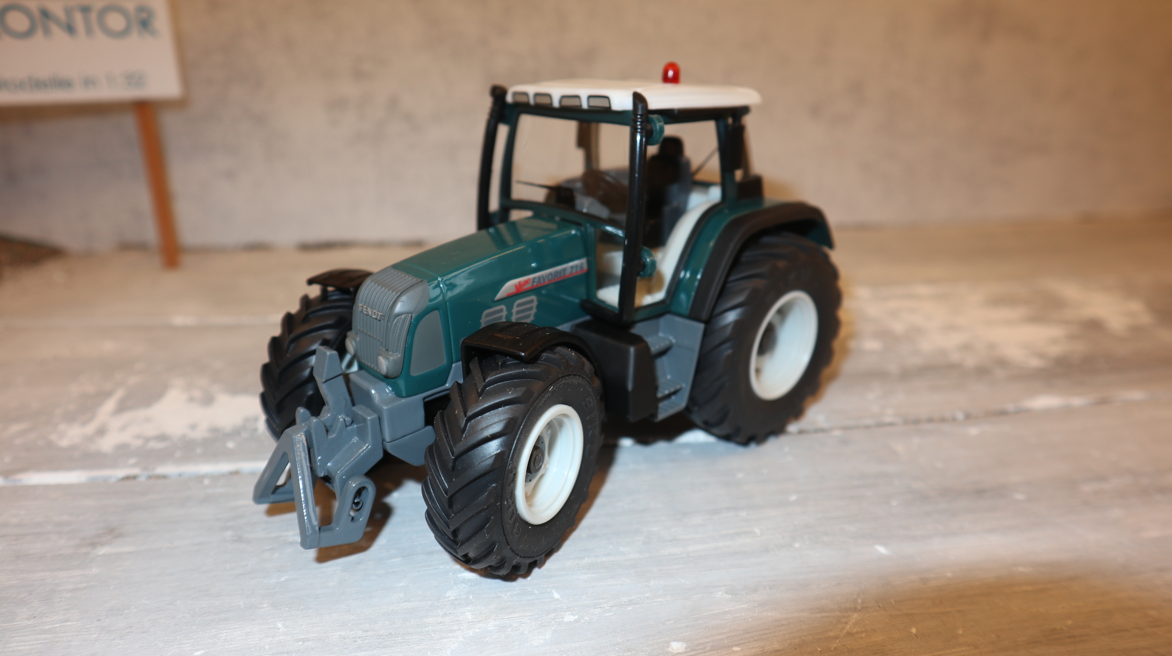 Siku 2965 in 1:32, Fendt 716 petrol Vorführschlepper, NEU in OVP