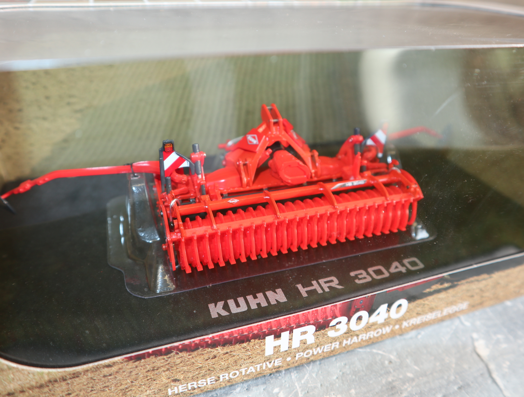 UH 5219 1:32  KUHN HR 3040 Kreiselegge neu in OVP