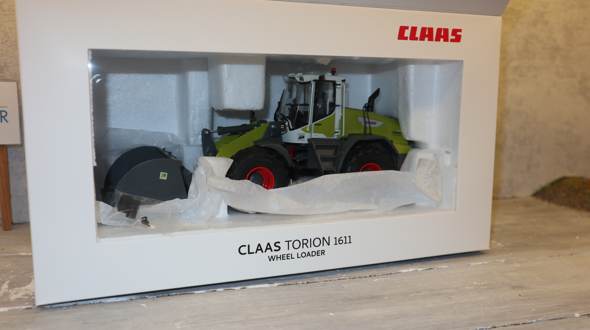 AT Collections 3200201 in 1:32, Claas Torion 1611 Radlader NEU in OVP