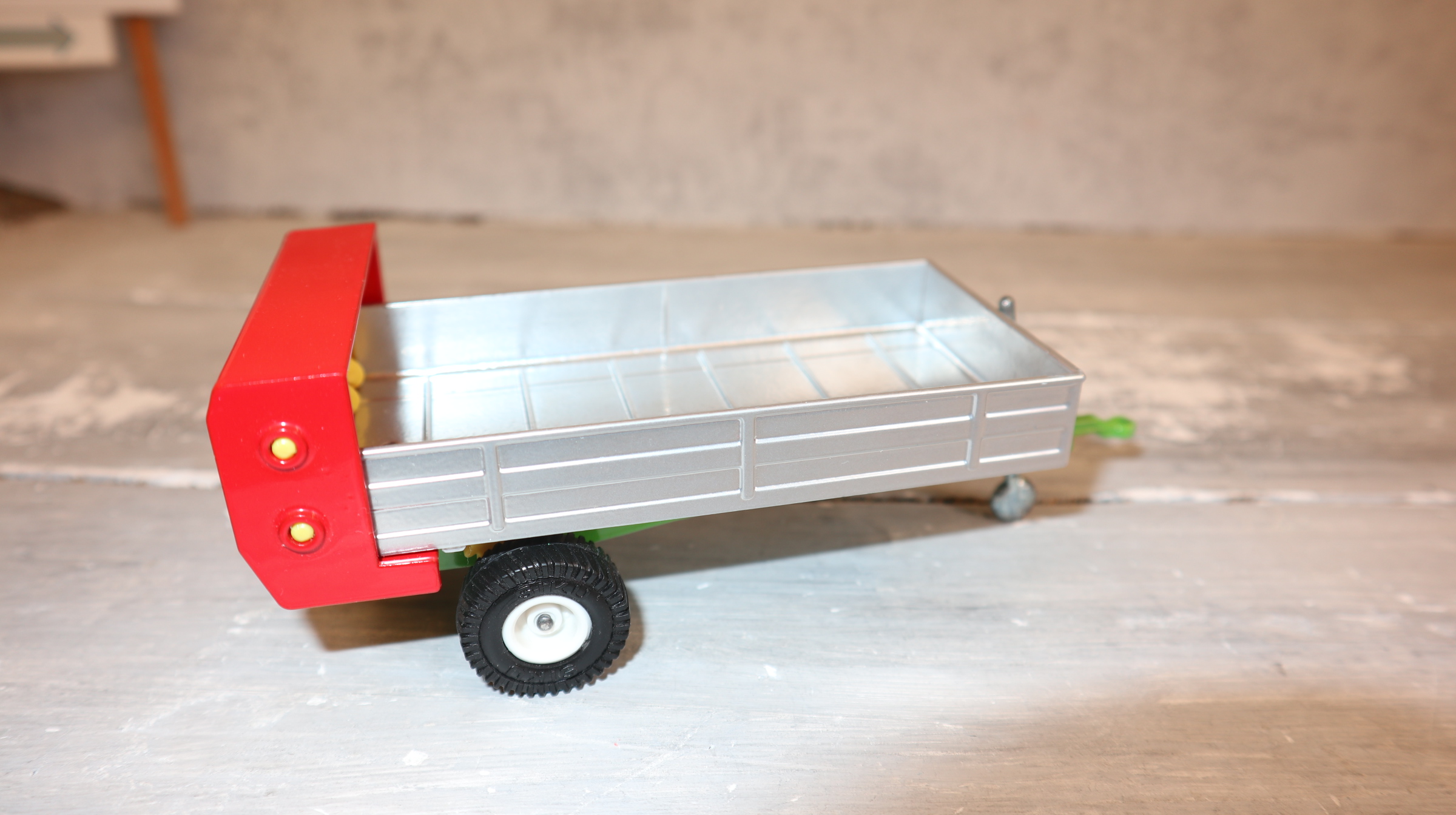 Siku 2553 in 1:32, Dungstreuer weiße Felgen Version 1 aus 1986,  NEU in OVP