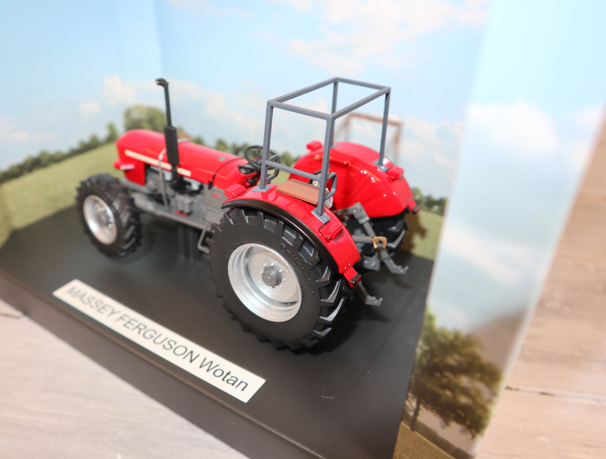 Weise Toys 1061 in 1:32 Massey Ferguson WOTAN II mit Überrollbügel