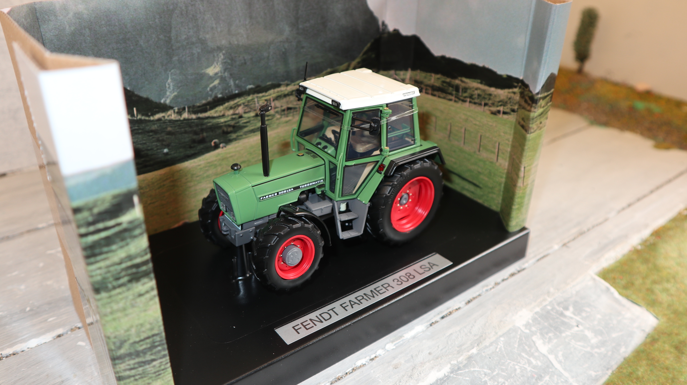 Weise Toys 1047 in 1:32, Fendt Farmer 308 LSA, NEU in OVP