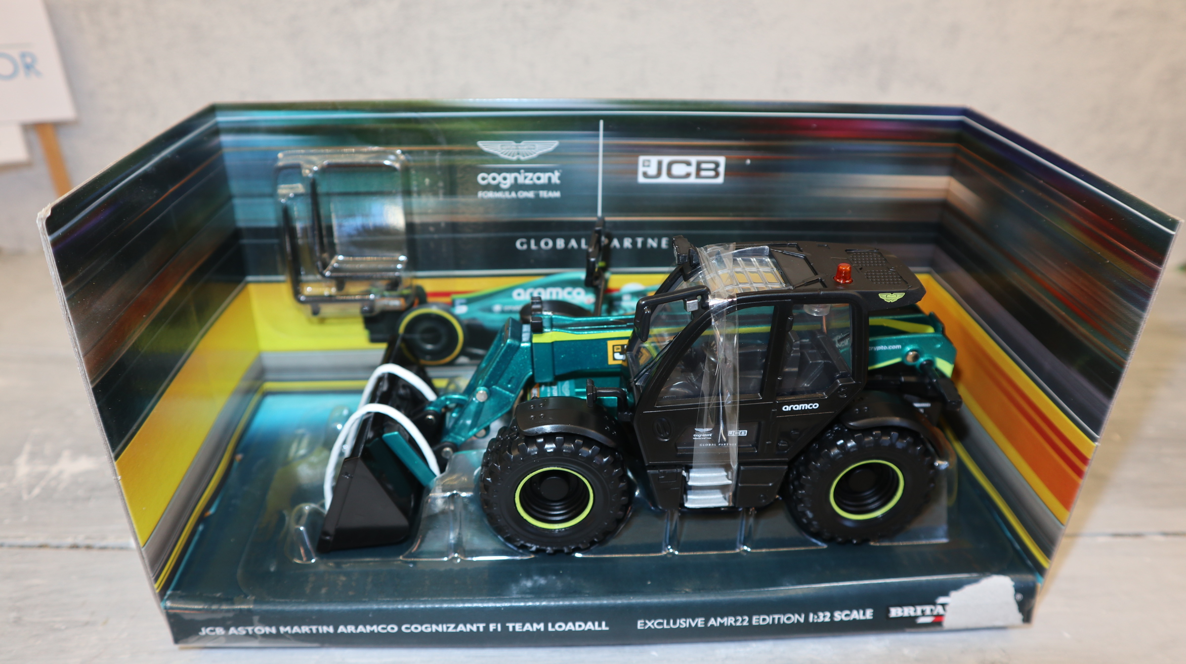 Britains 43271 in 1:32,  Sondermodell ASTON MARTIN JCB 541 Telelader ,  NEU in OVP