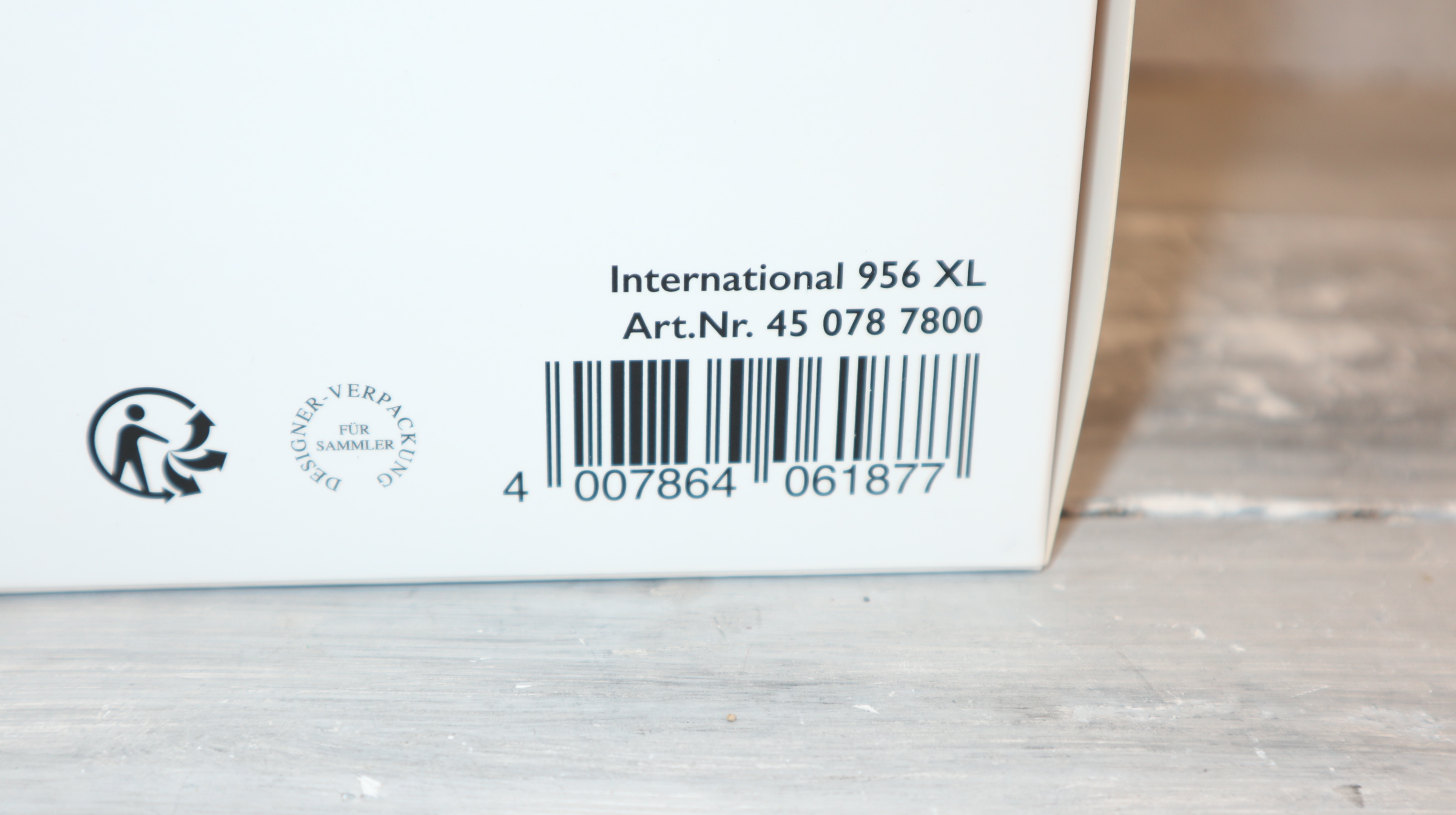 Schuco 7878 in 1:32, International 956 XL , NEU in OVP