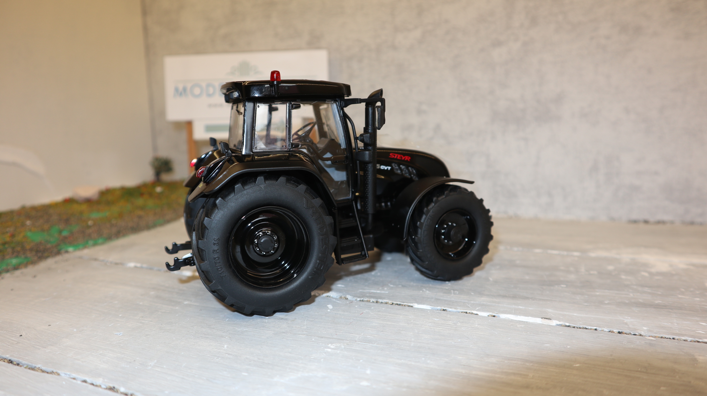 MarGe 2222 in 1:32, STEYR CVT 6195 Black Edition, NEU in OVP