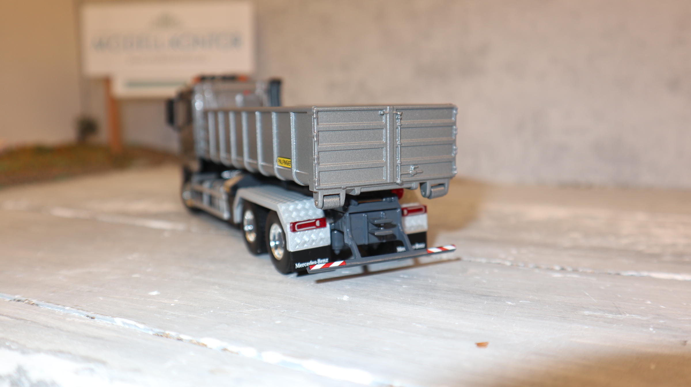 WSI 02-3792 in 1:50, MB Arocs MP4 6x4 silber Palfinger Abroller, NEU in OVP