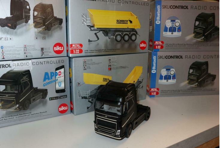 Siku 6731 in 1:32, Control VOLVO FH 16 Schwarz,  Neu in OVP