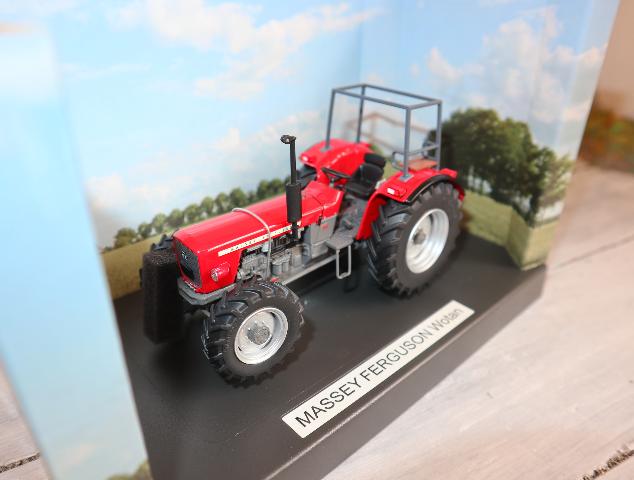 Weise Toys 1061 in 1:32 Massey Ferguson WOTAN II mit Überrollbügel