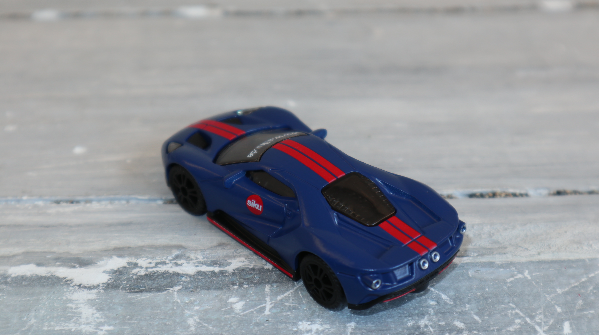 Siku 1526  in 1:55,  Ford GT in Matt-Blau , Sondermodelle, auch Sonderschachtel, NEU in OVP
