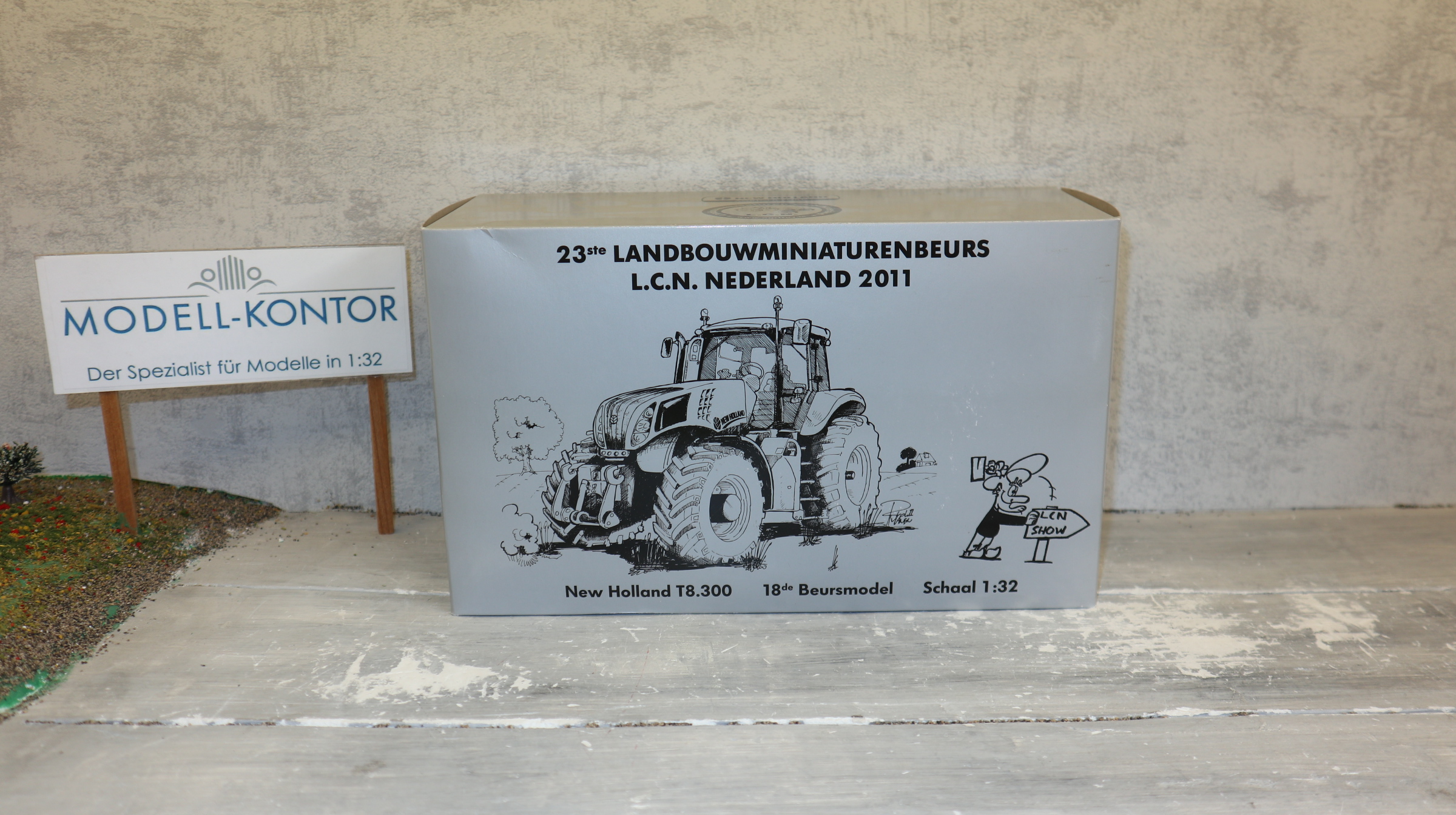 Siku 3273 in 1:32, New Holland T8.300 LCN NL 2011, NEU in OVP