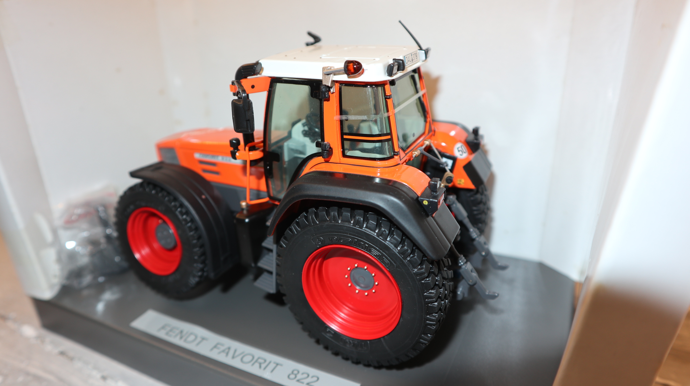 Weise Toys 1102 in 1:32, Fendt Favorit 822 Kommunal, NEU in OVP
