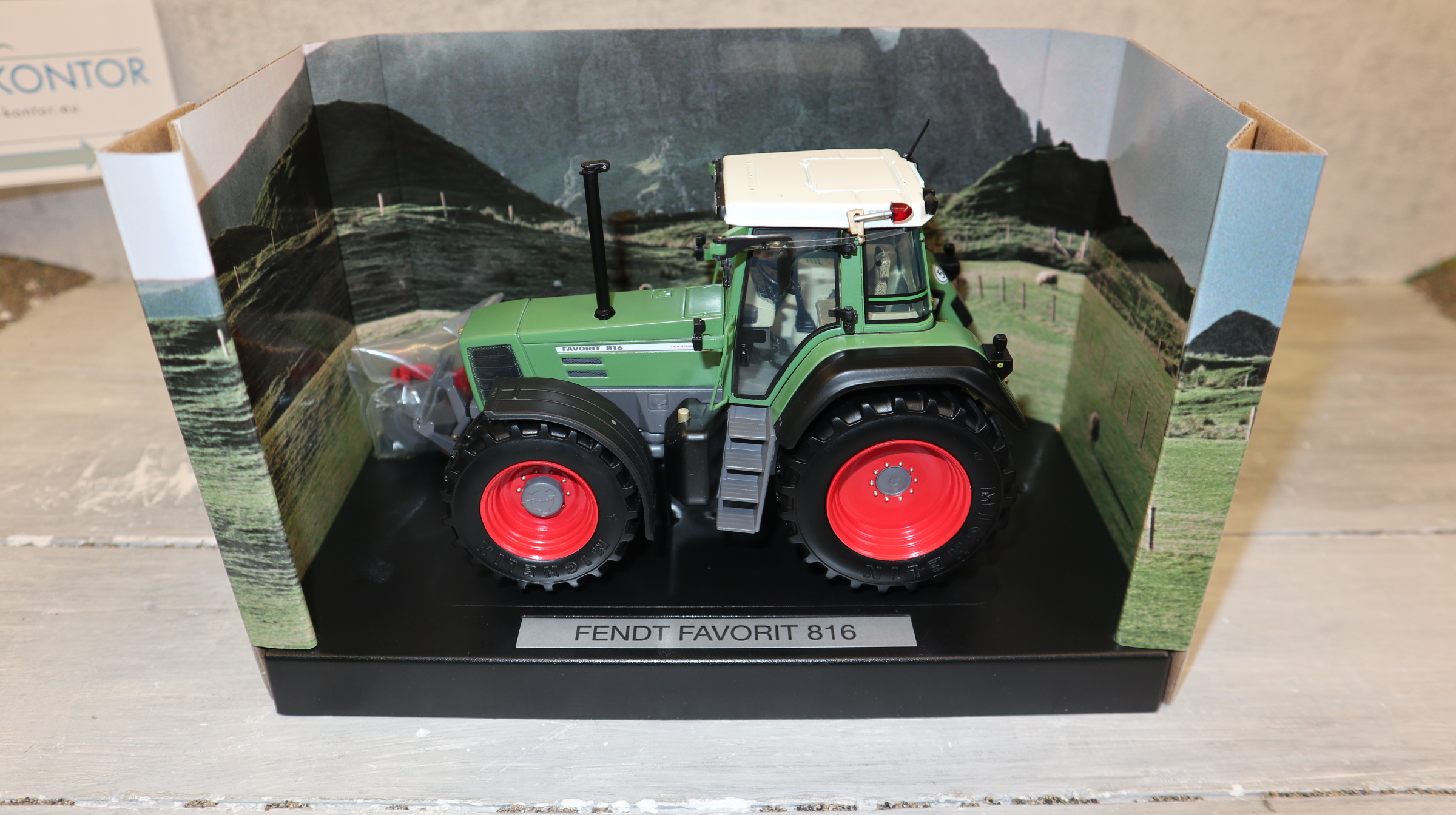 Weise Toys 1070 in 1:32 Fendt Favorit 816 ,  in Fendt-Werbe-Verpackung , NEU in OVP