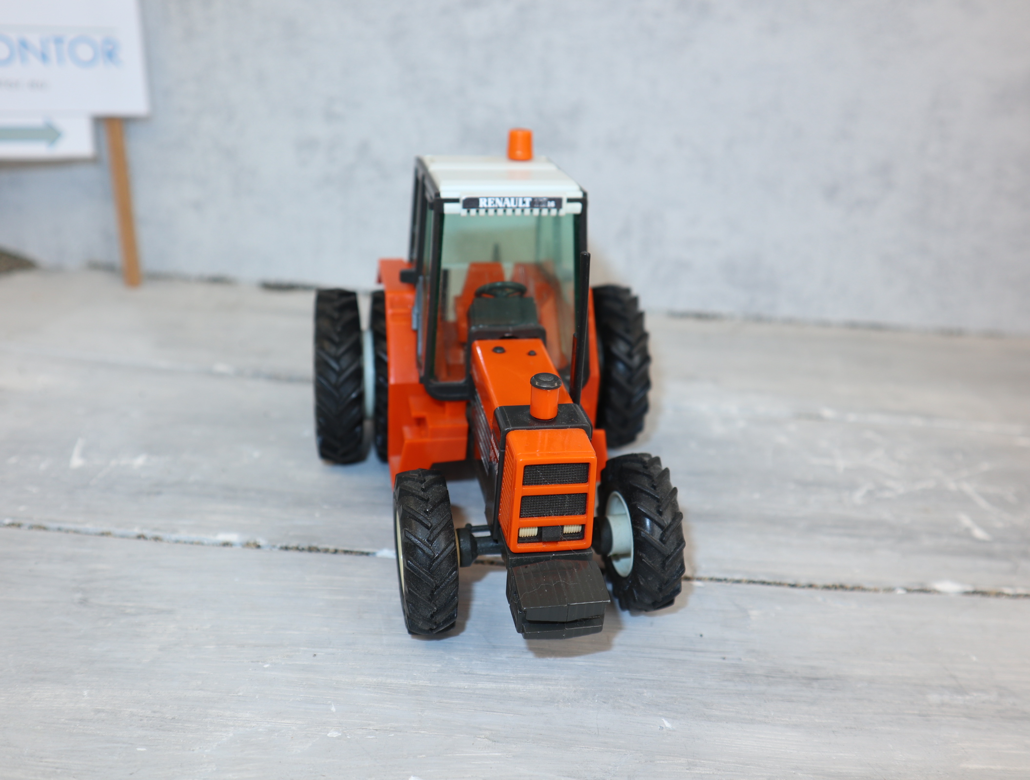 Britains 9522 in 1:32 Renault 145-14 in orange, TOP ohne OVP