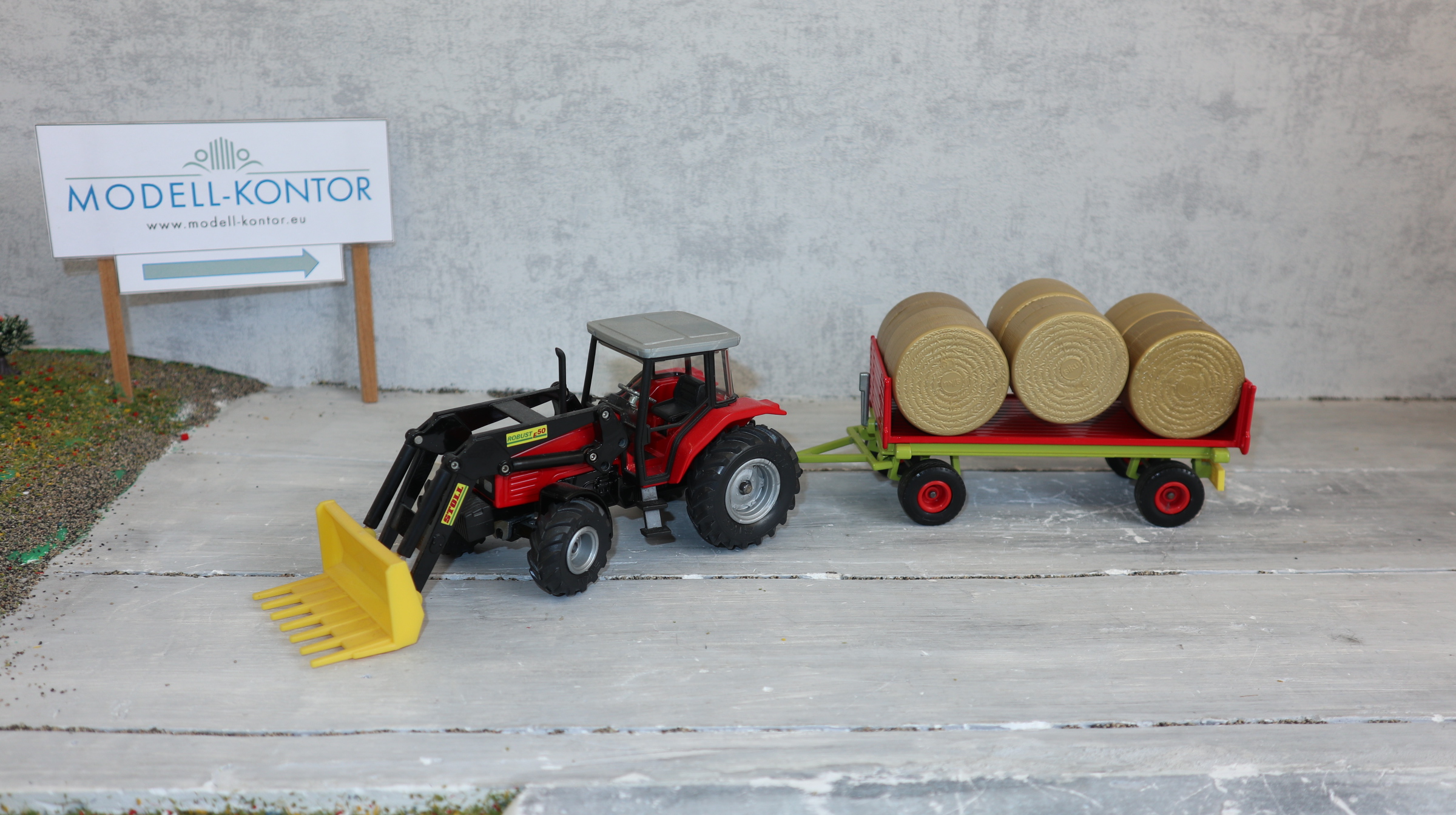 Siku 3955 in 1:32,  Massey Ferguson 4270 mit Ballenanhänger, Version 2 , STOLL,  NEU in OVP