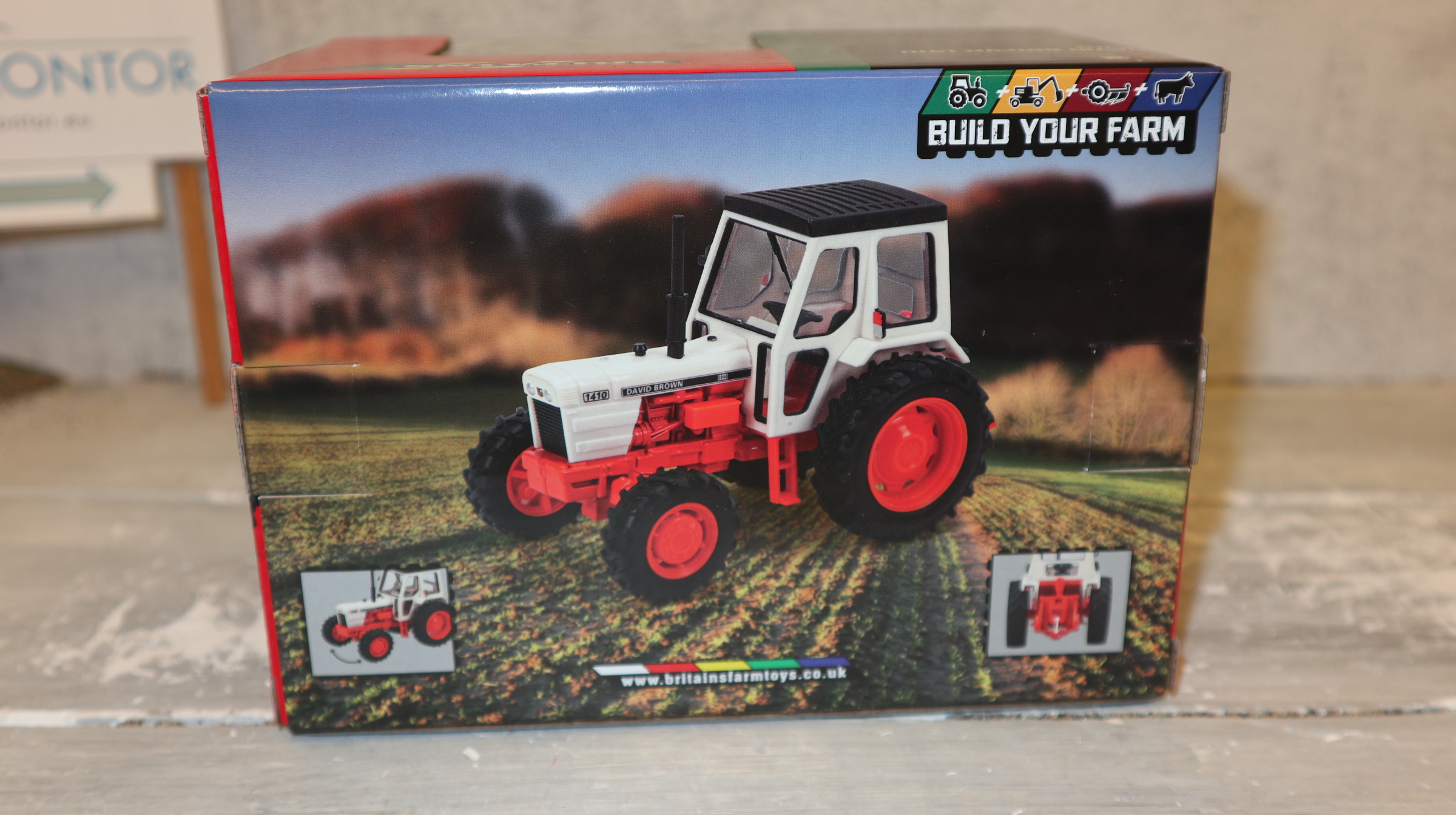 Britains 43393 in 1:32,  David Brown 1410 4WD, NEU in OVP