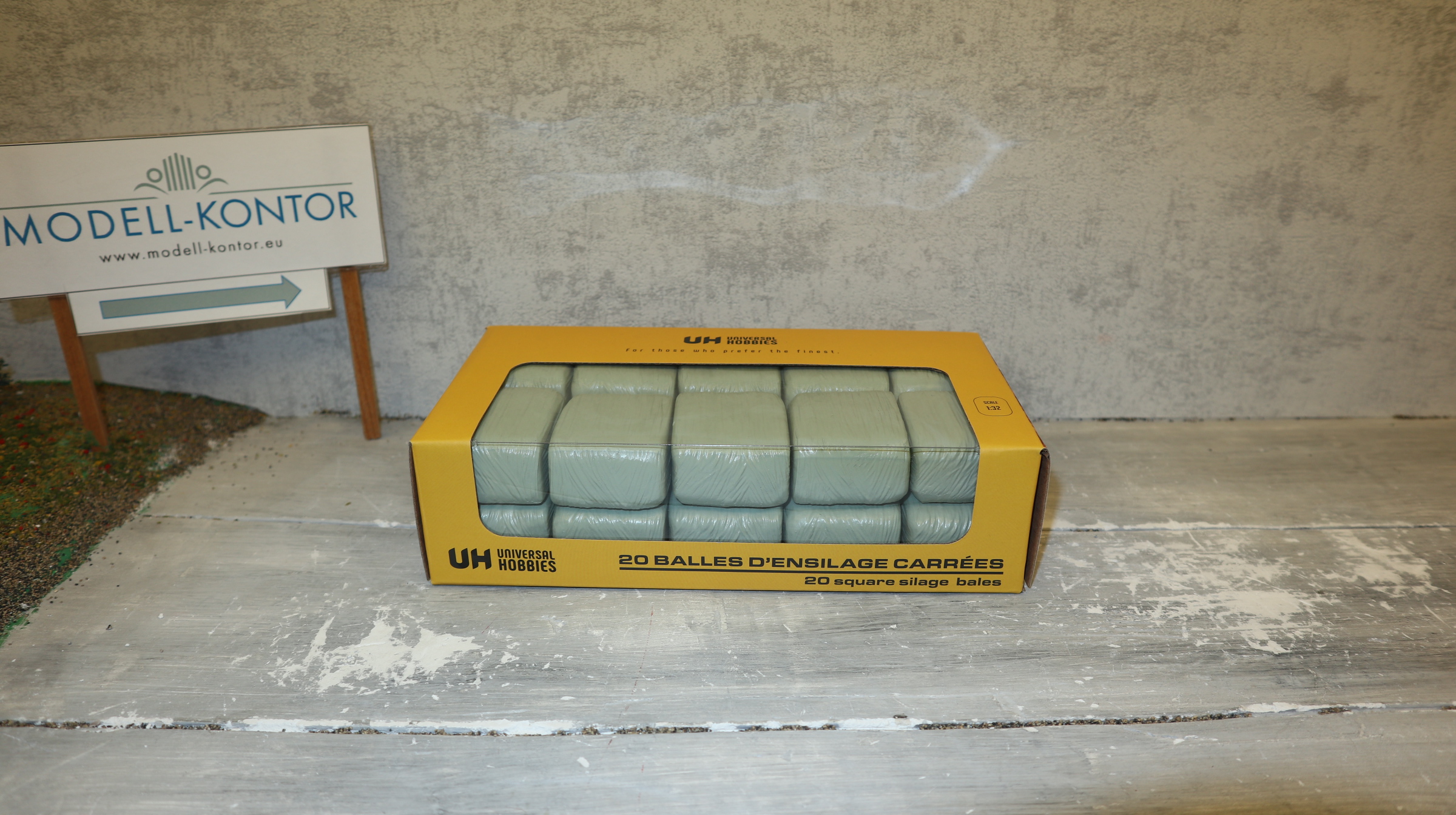 Universal Hobbies UH 6881 in 1:32,  20x Silageballen eckig in grüner Folie,  NEU in OVP