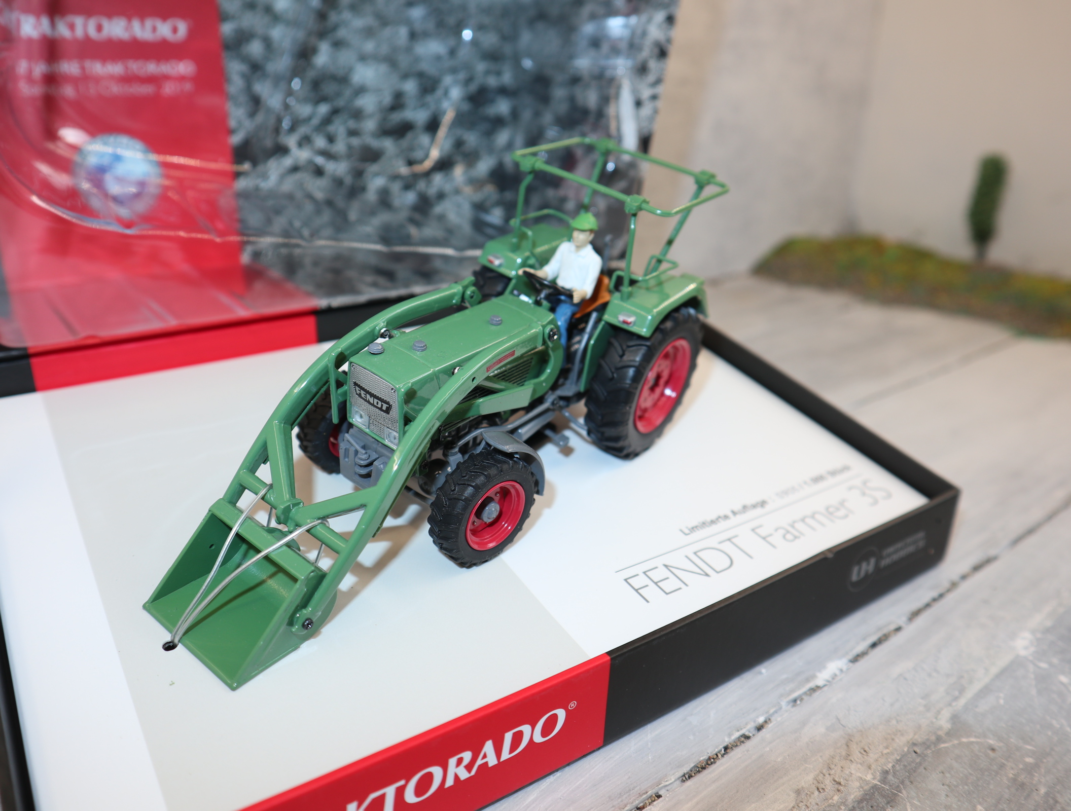 Universal Hobbies 6232 1:32 Fendt Farmer 3S TRAKTORADO 2019