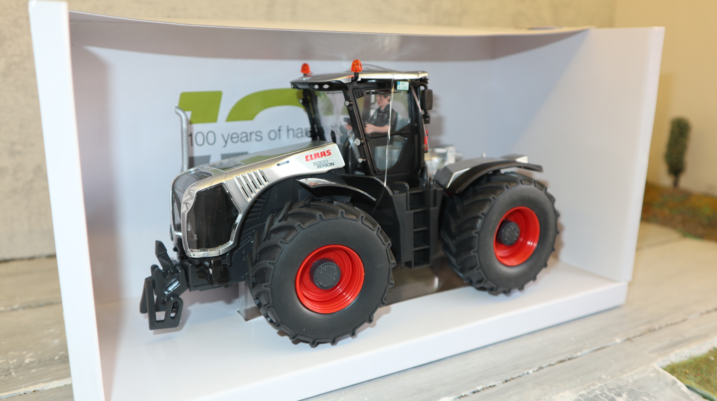 Siku 3271 in 1:32, Claas Xerion 5000 SILBER 100-Jahre-Claas, Sondermodell, Neu in OVP