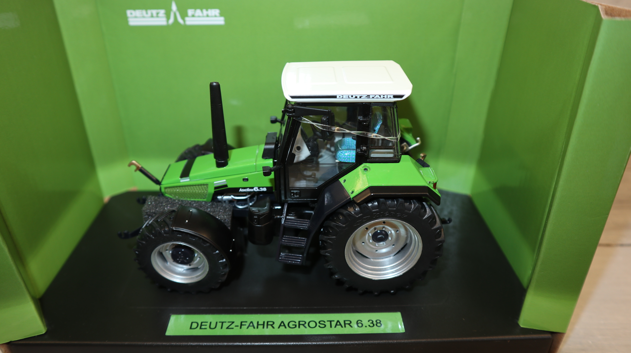 Weise Toys 1028 in 1:32, DEUTZ-FAHR Agrostar 6.38, NEU in OVP
