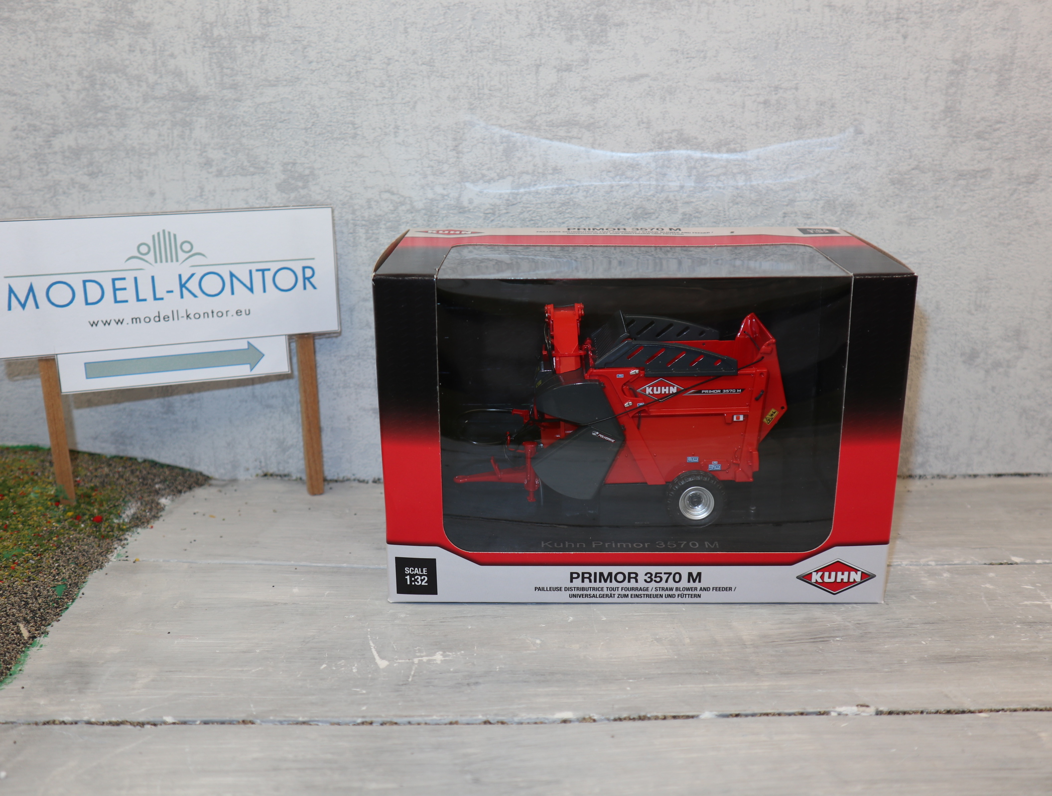 UH 6335 in 1:32  Kuhn Primor 3570M, neu in OVP