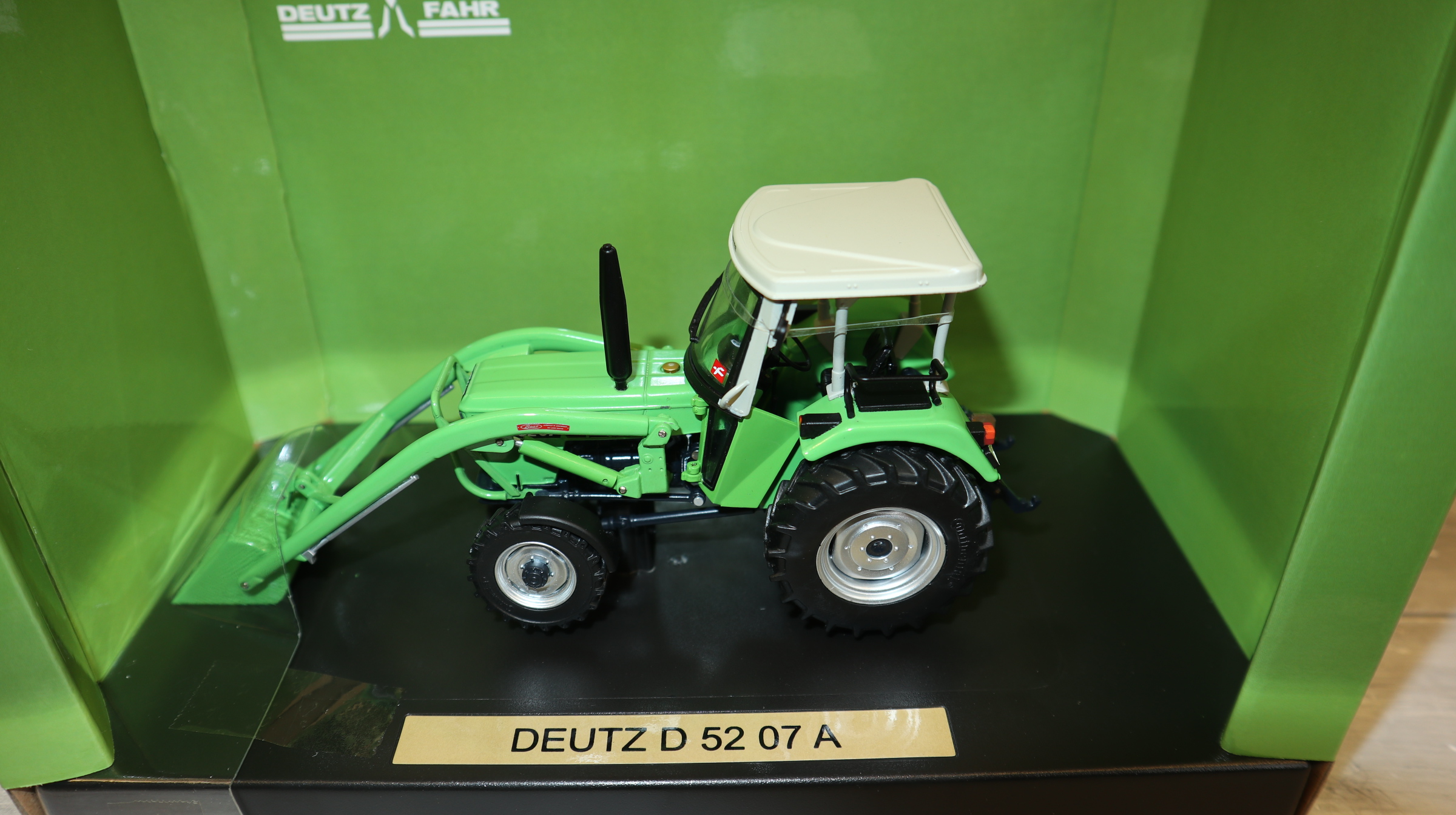 Weise Toys 2070 in 1:32, Deutz D 5207 Allrad mit Frontlader, Sondermodell nur 300 Stück, NEU in OVP