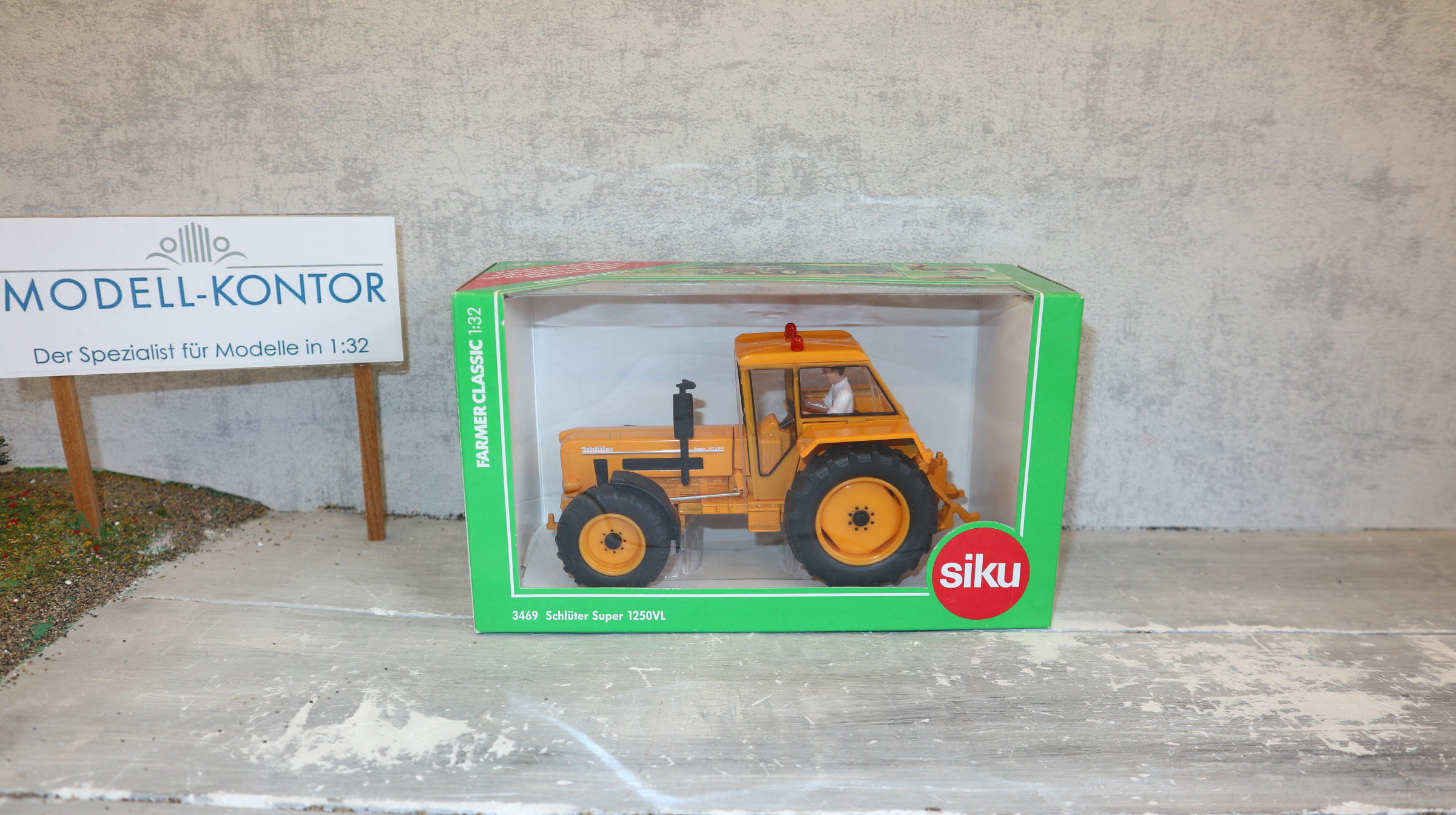 Siku 3469 in 1:32, Schlüter 1050V melonengelb, Höing , NEU in OVP