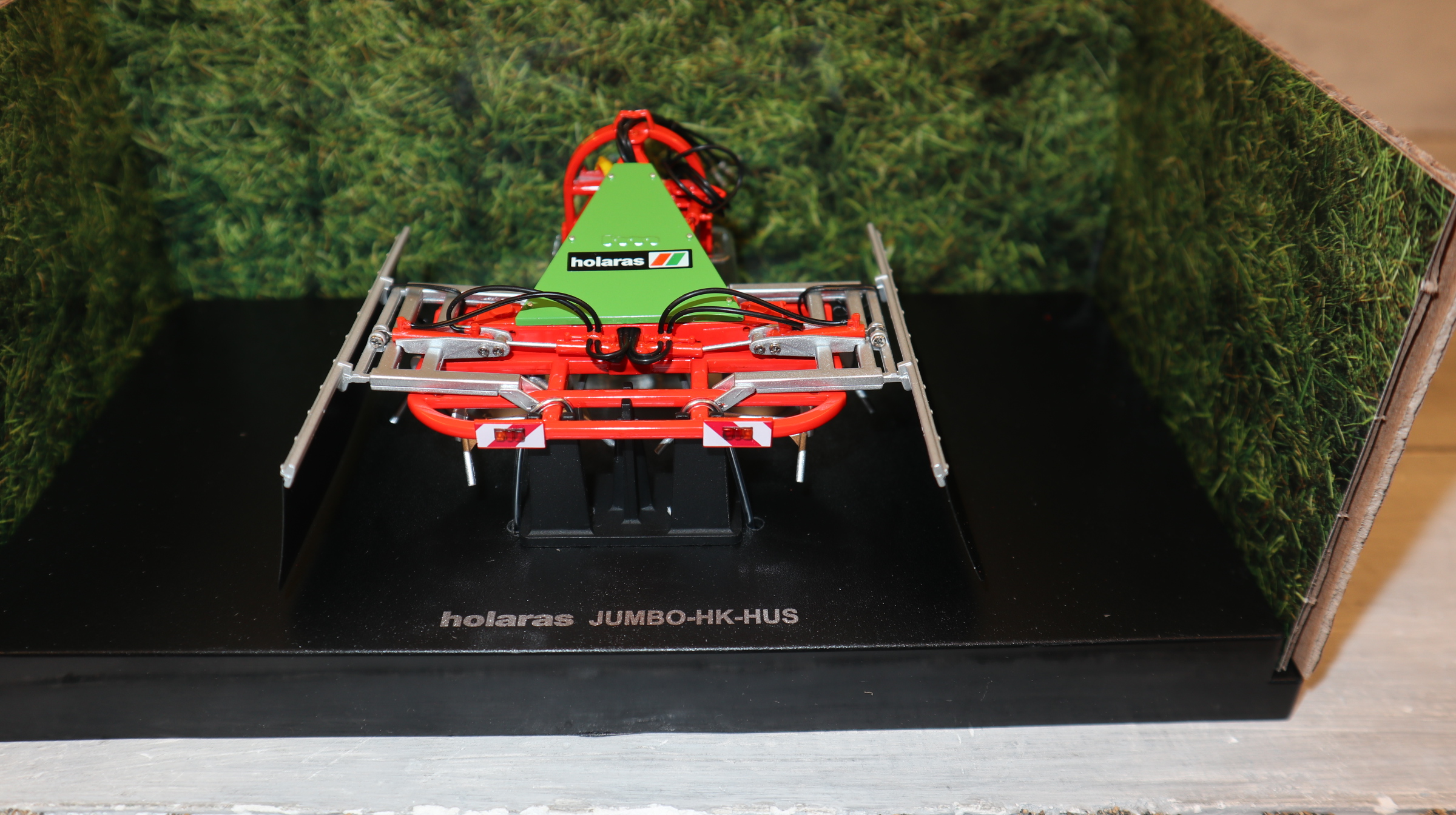 Universal Hobbies UH 6850 in 1:32, HOLARAS Siloverteiler, NEU in OVP