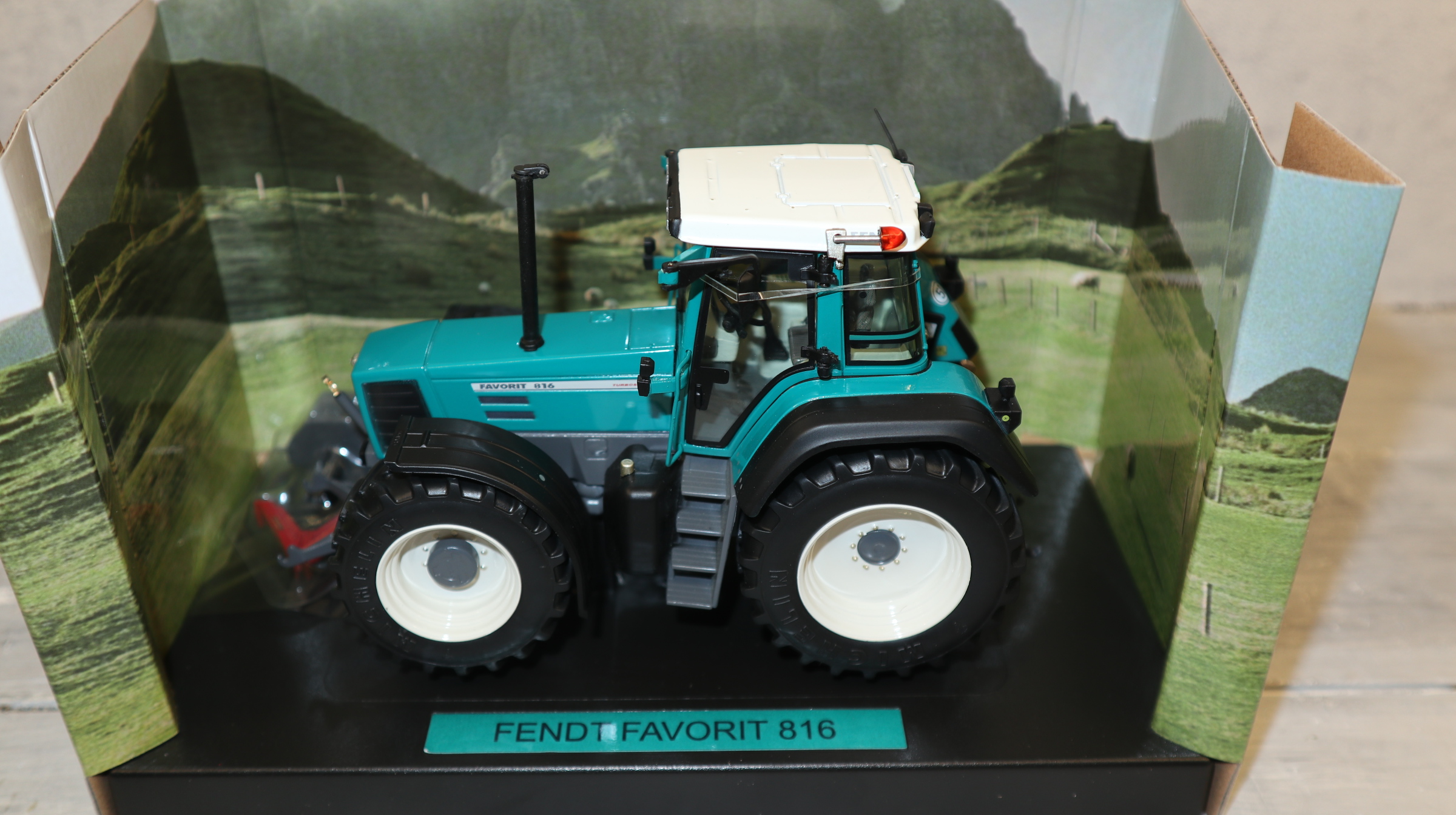 Weise Toys 2065 in 1:32, Fendt Favorit 816 , Vorführschlepper in türkis,  NEU in OVP